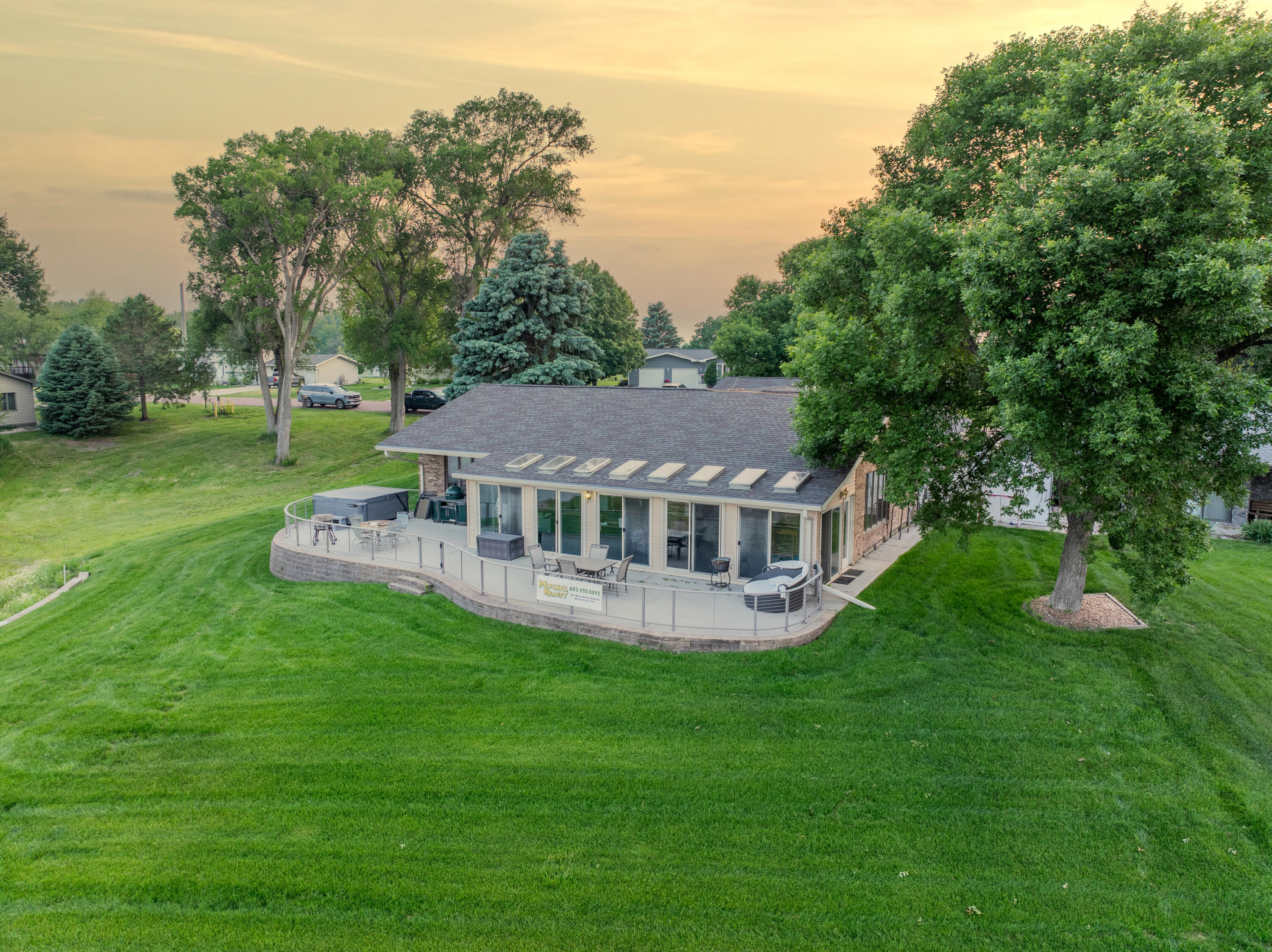 111 S Harmon Dr