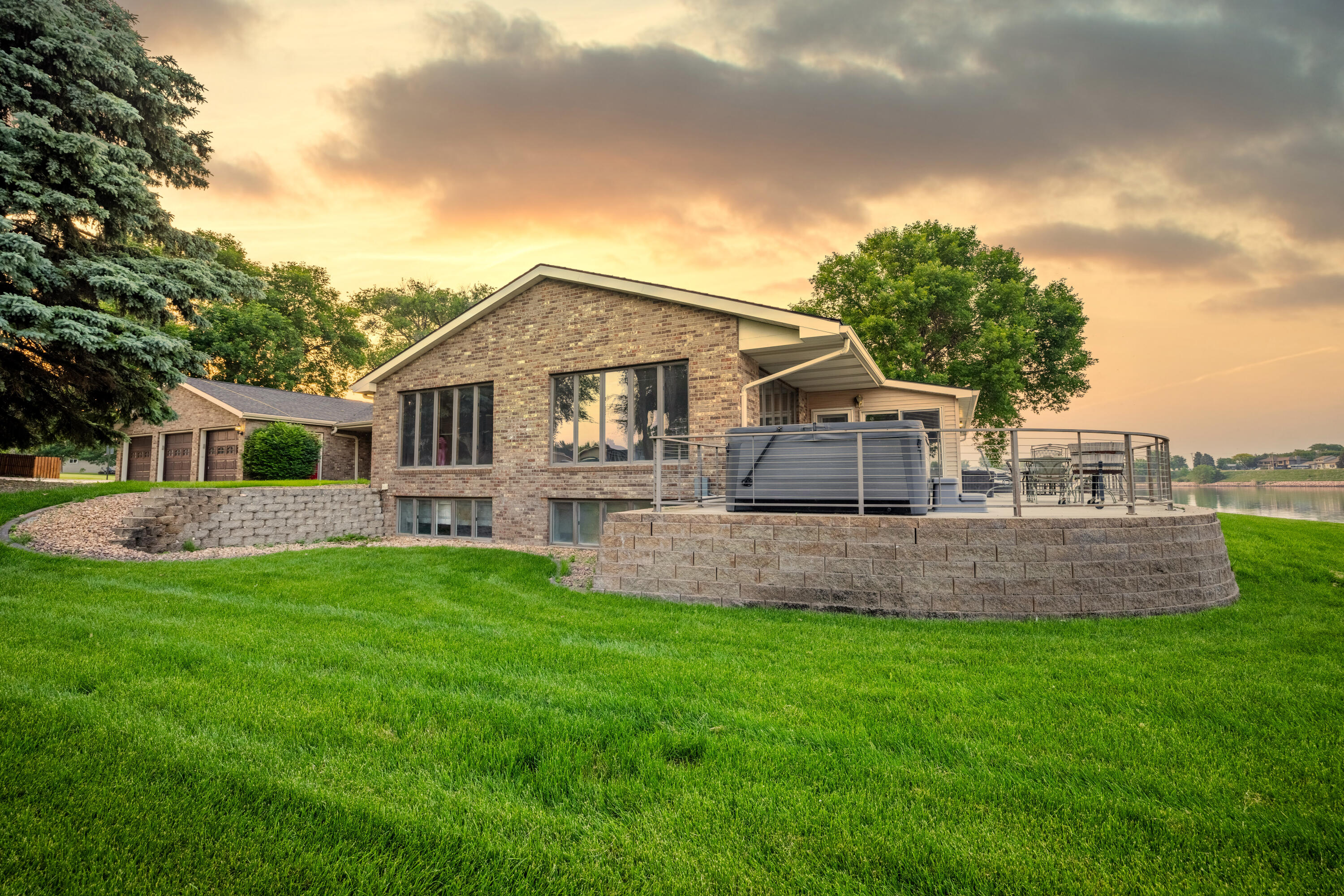 111 S Harmon Dr