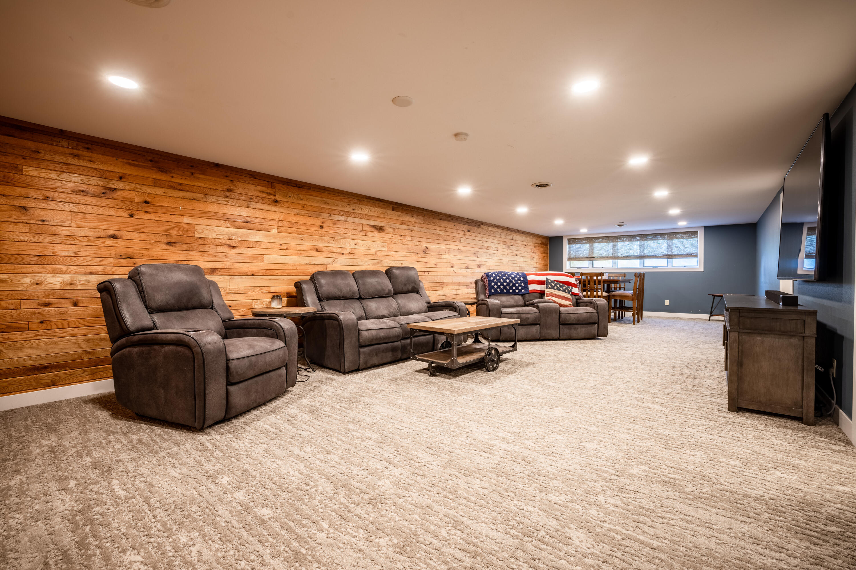 111 S Harmon Dr