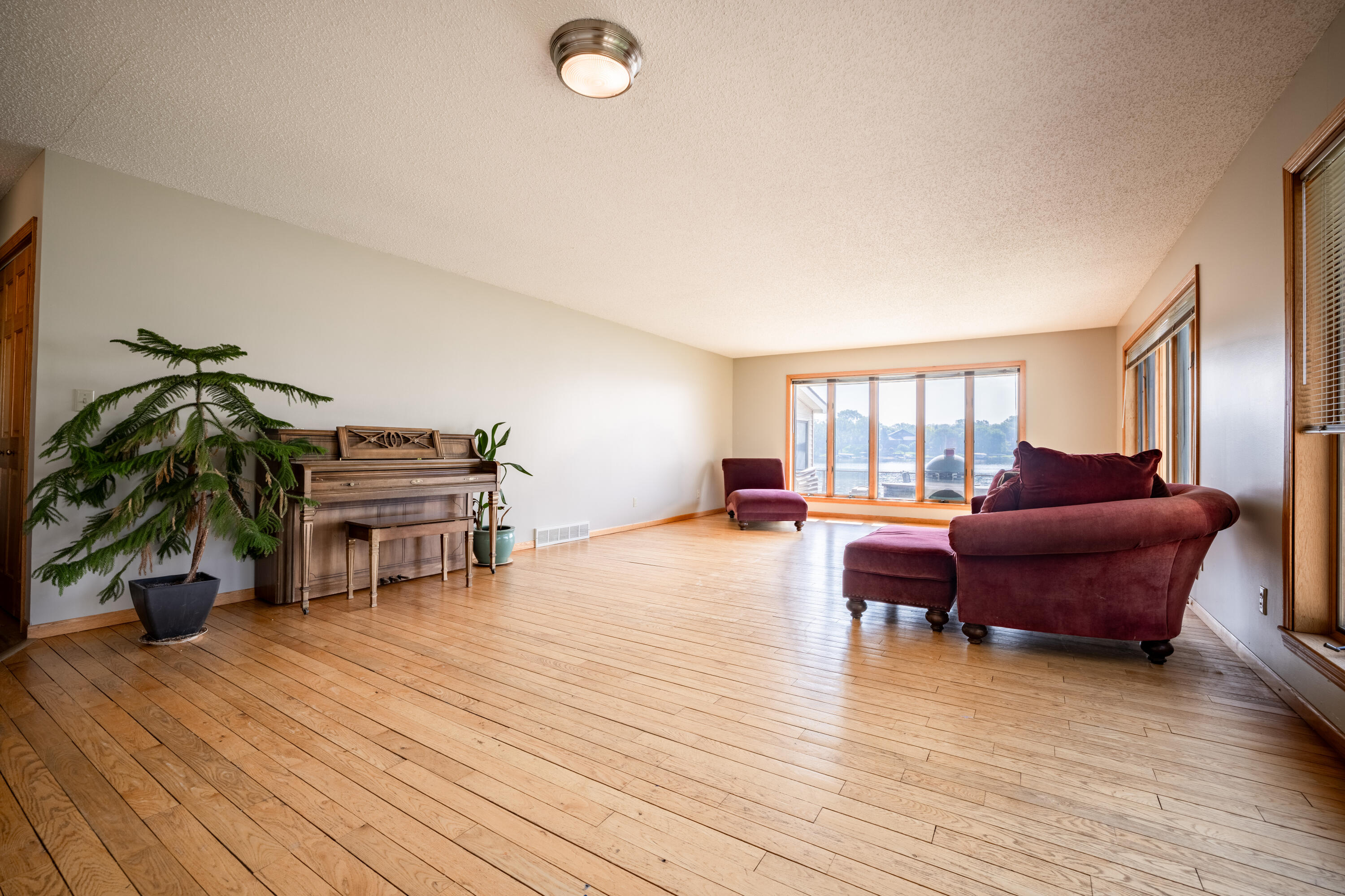 111 S Harmon Dr