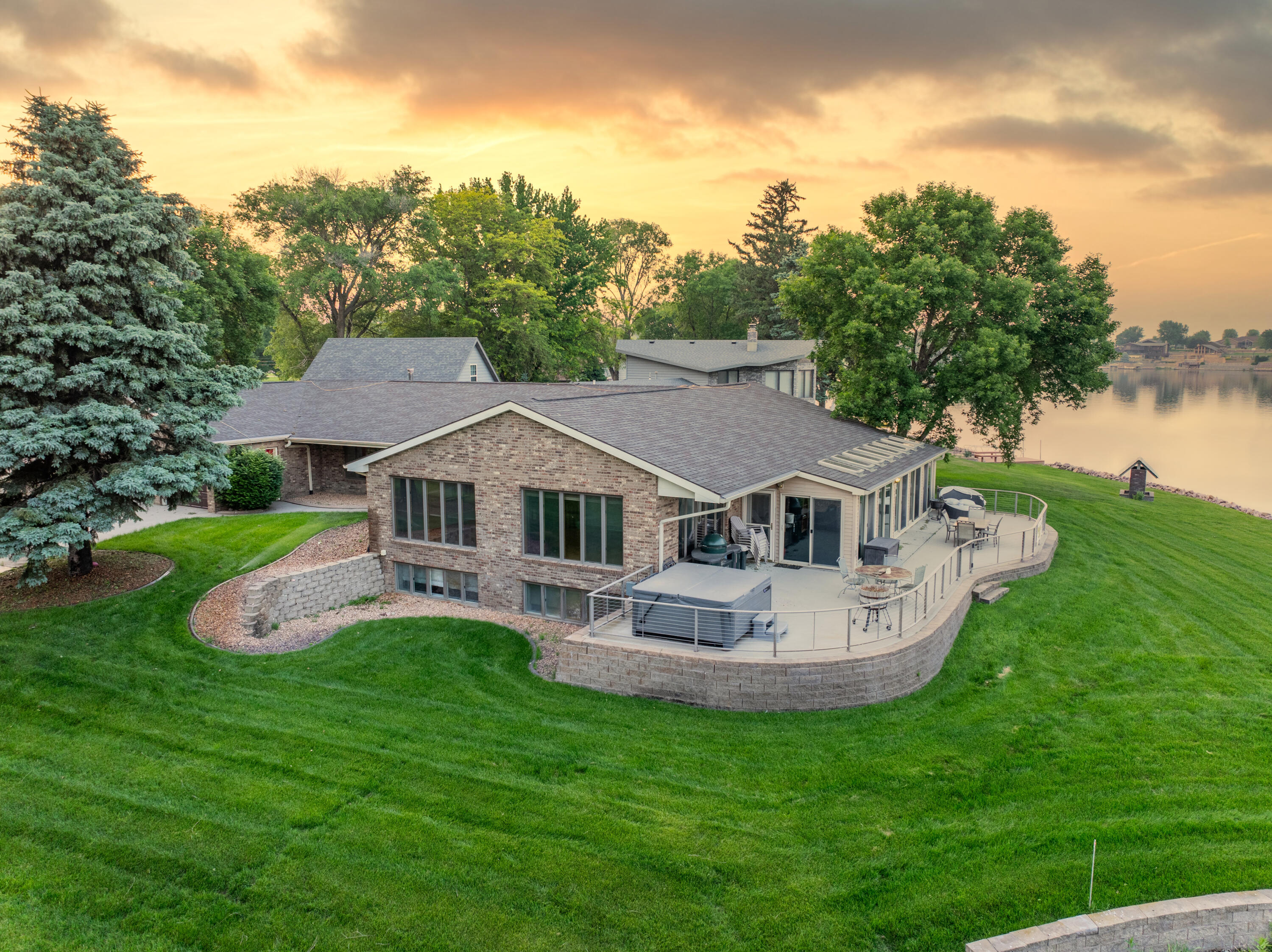 111 S Harmon Dr