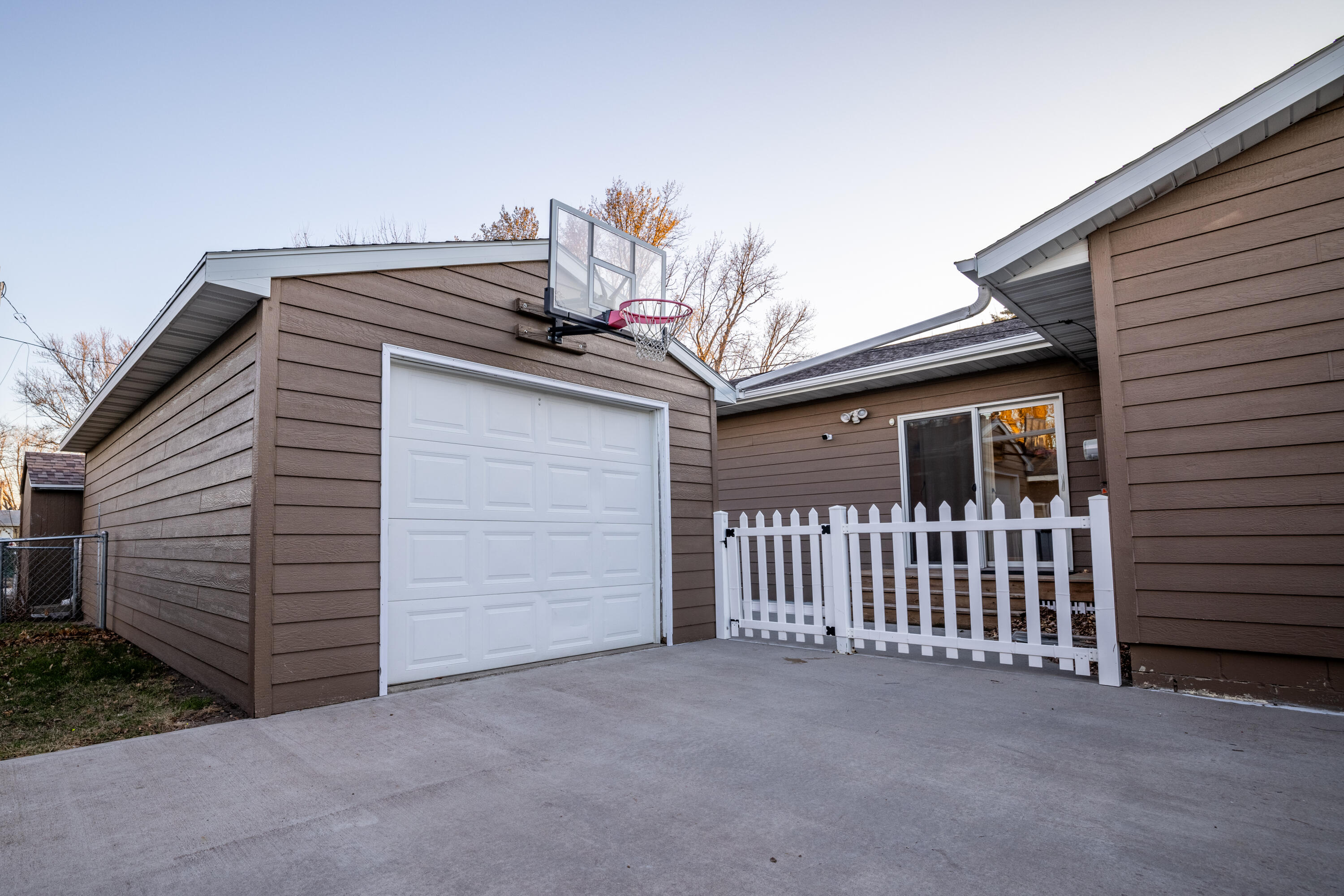 1509 E 5th Ave