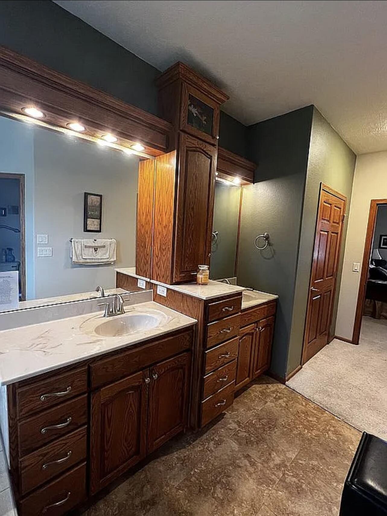 2704 Mentzer Ct