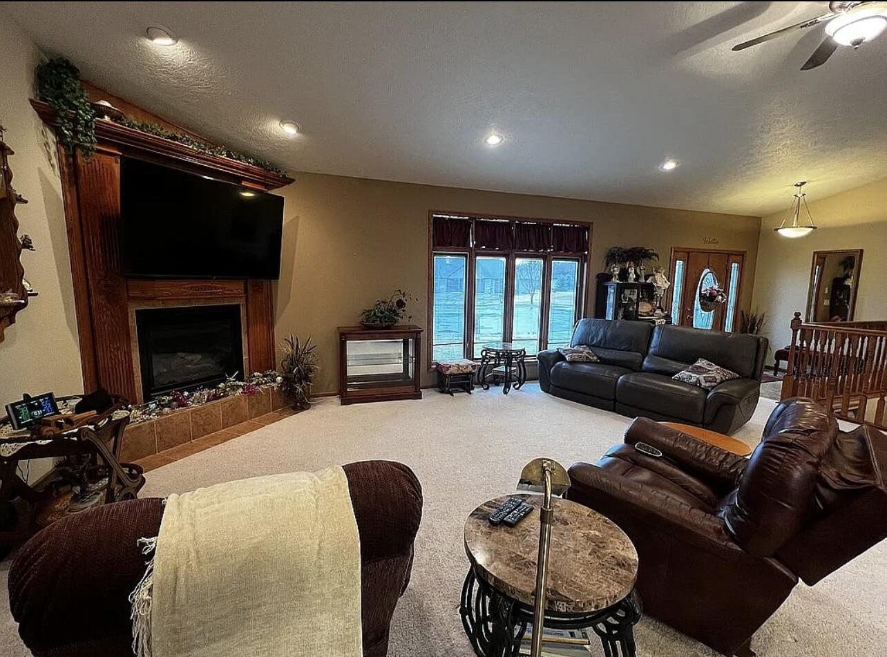 2704 Mentzer Ct