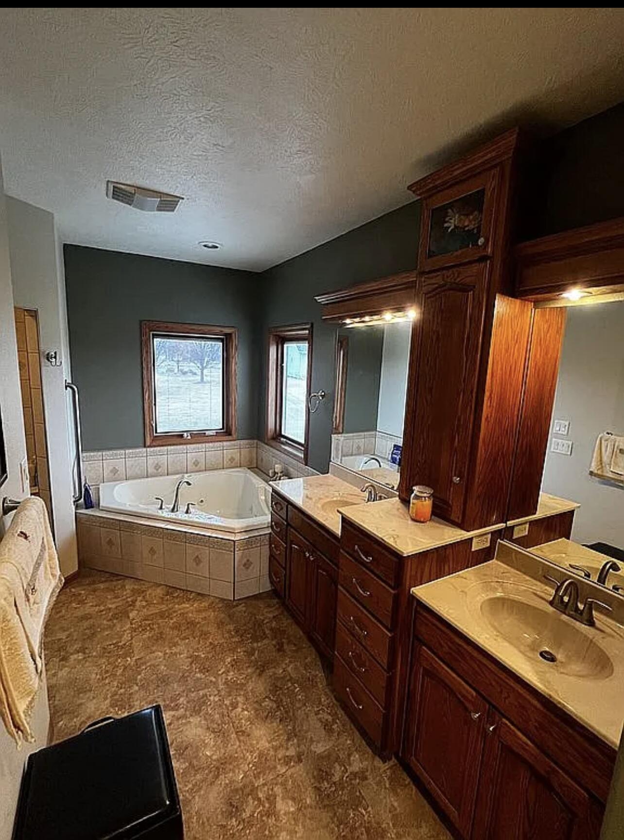 2704 Mentzer Ct
