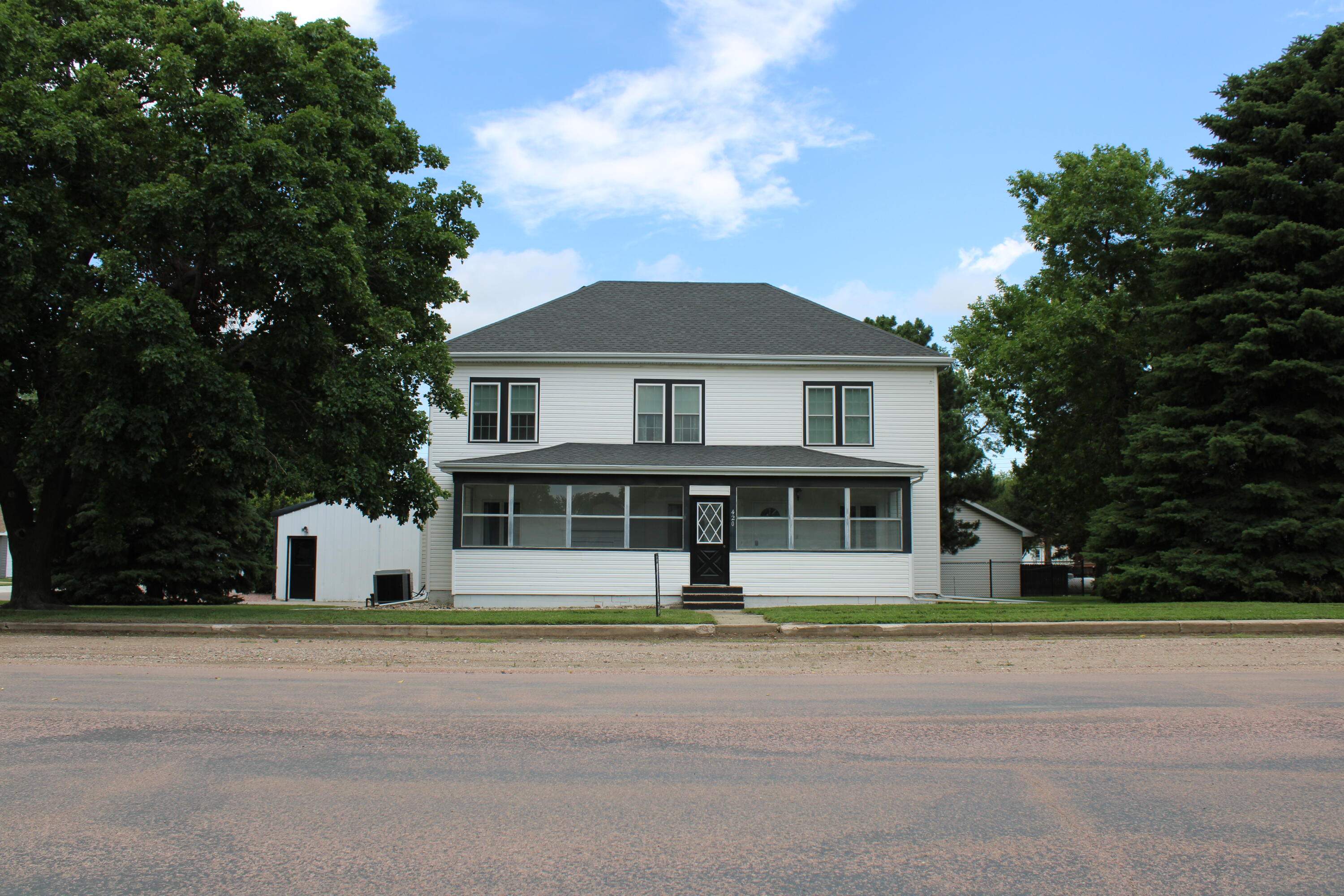 402 E Main St