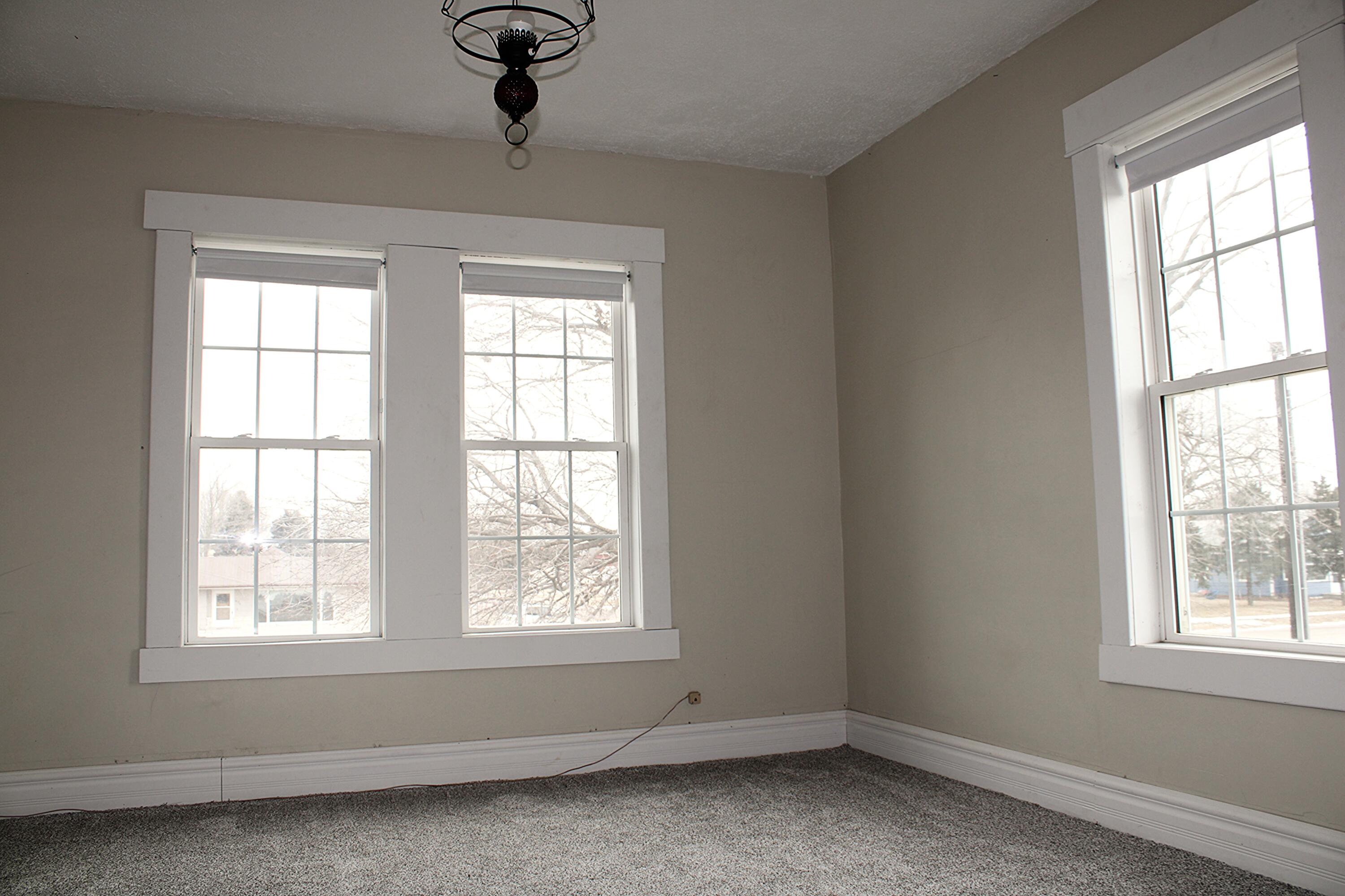 402 E Main St