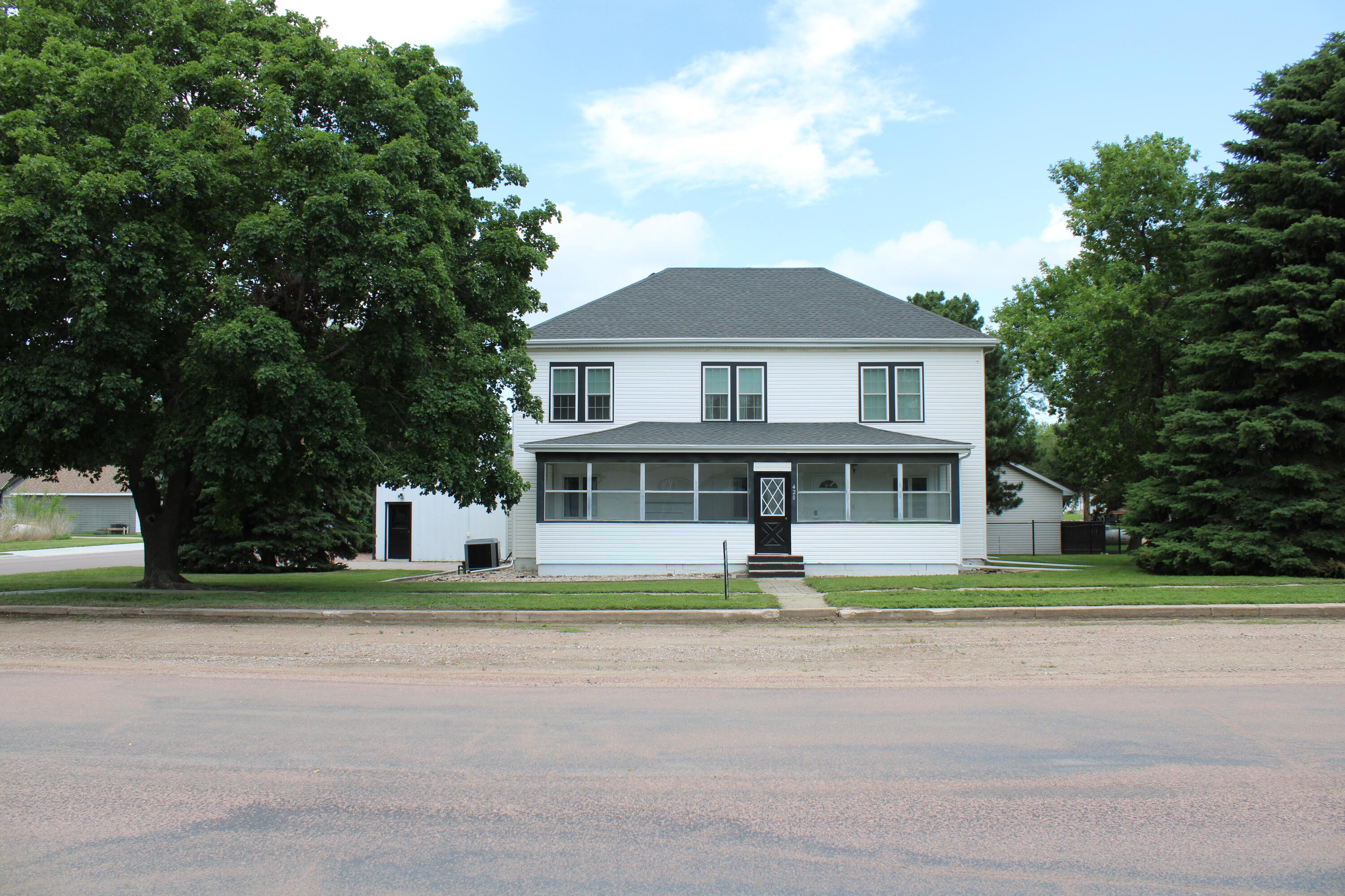 402 E Main St