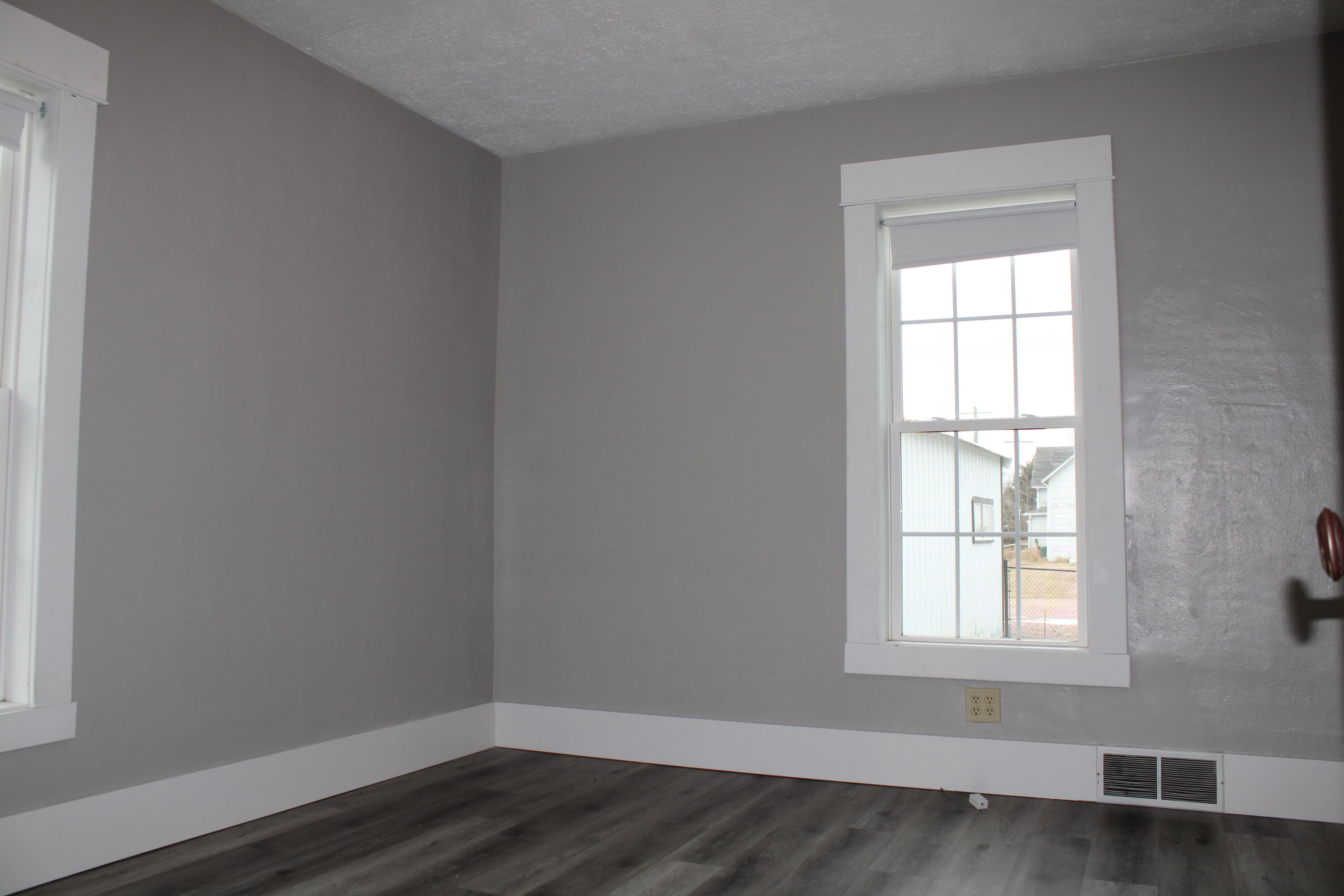 402 E Main St
