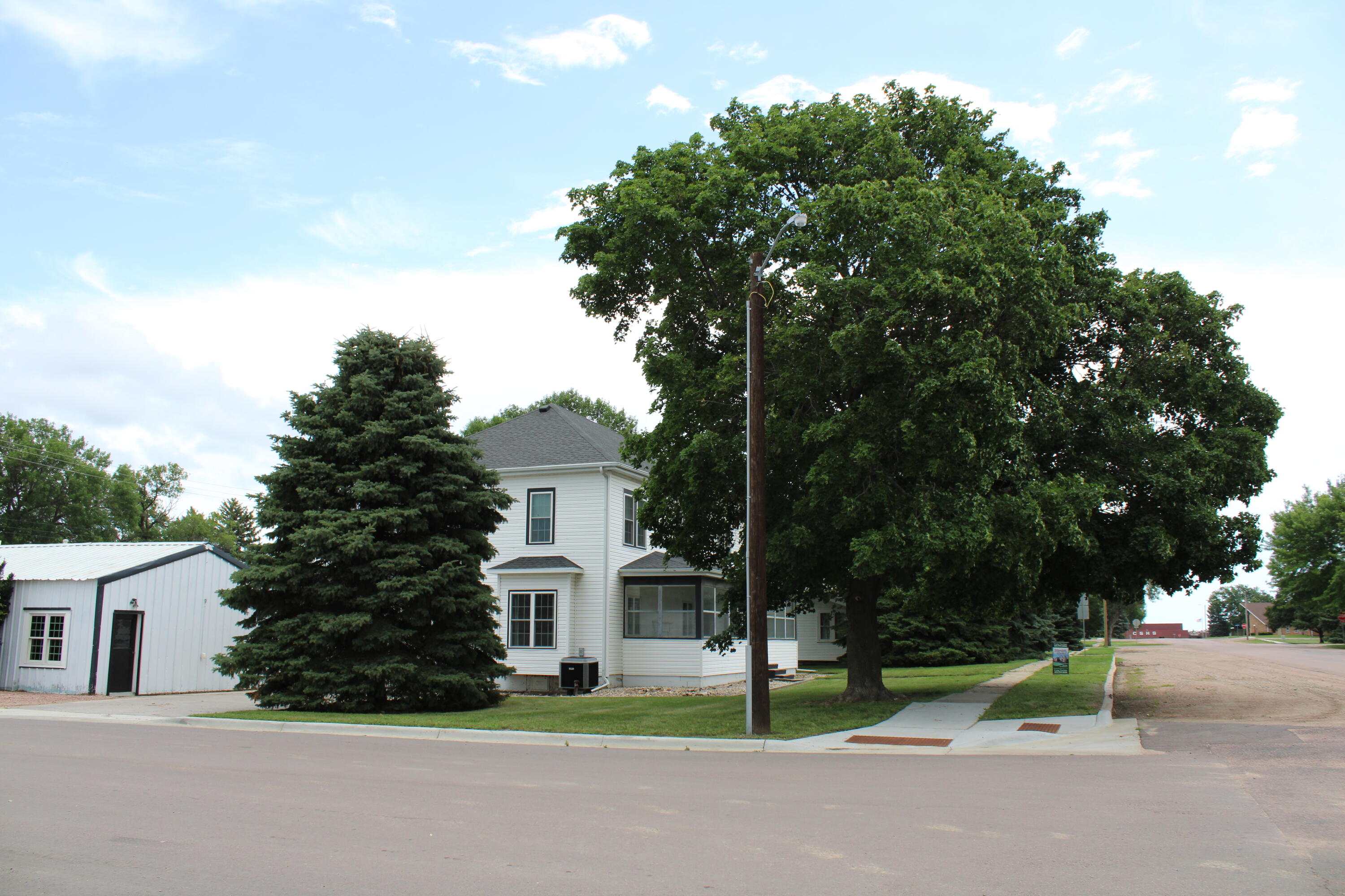 402 E Main St