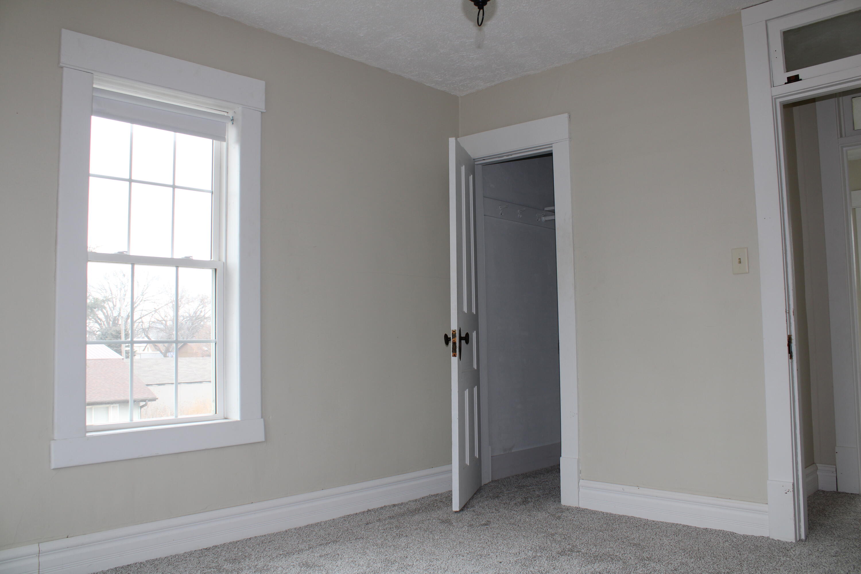 402 E Main St
