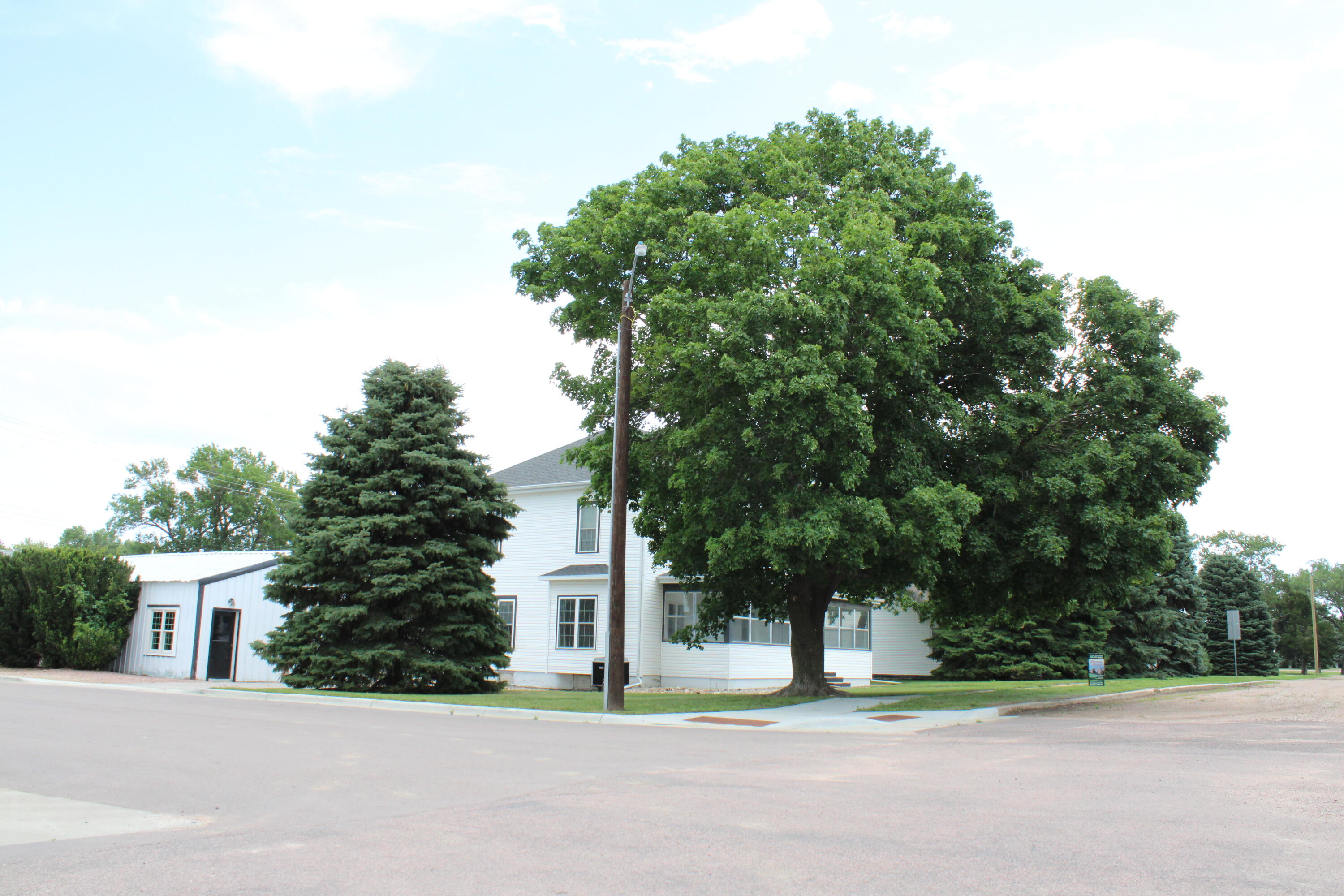 402 E Main St