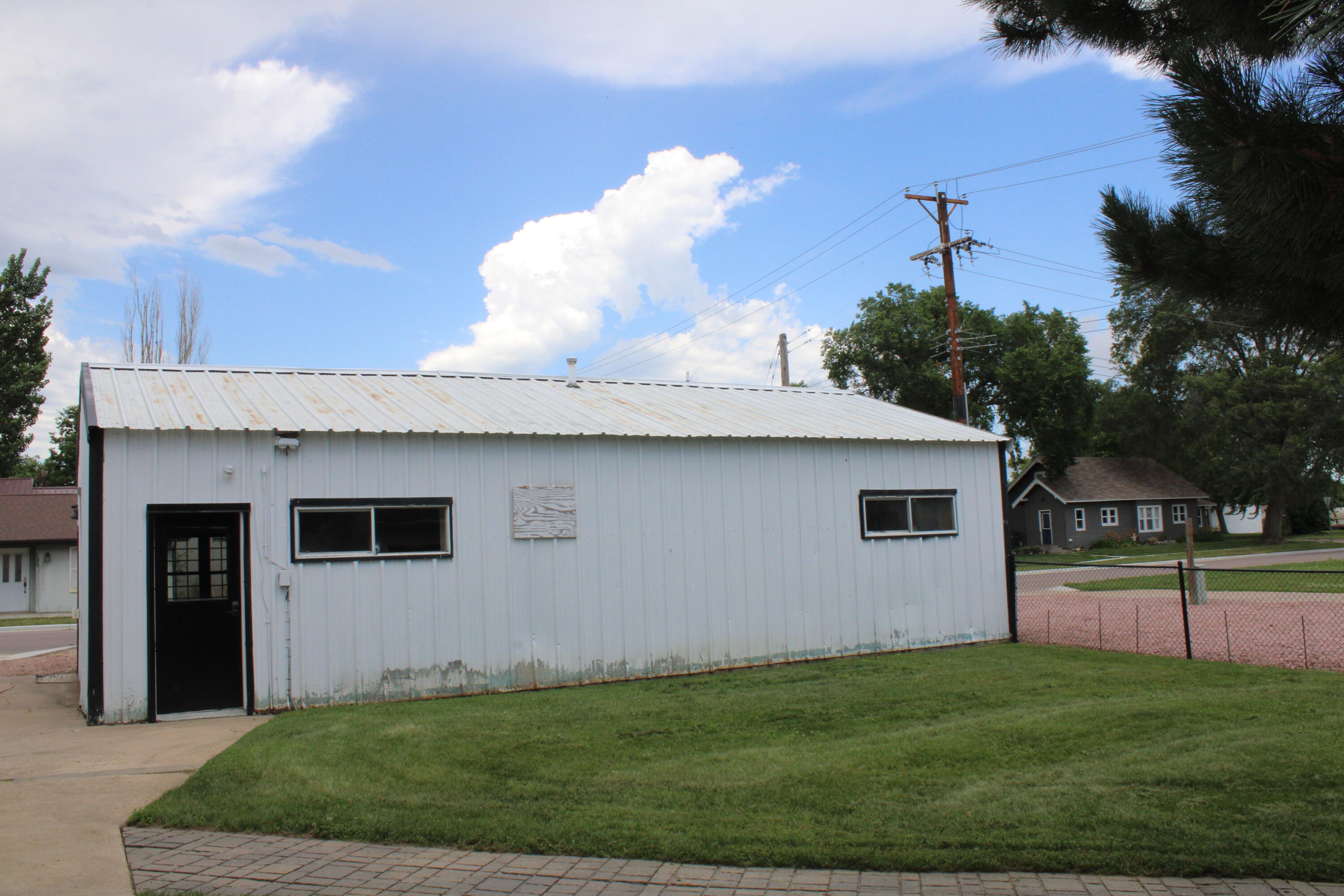 402 E Main St