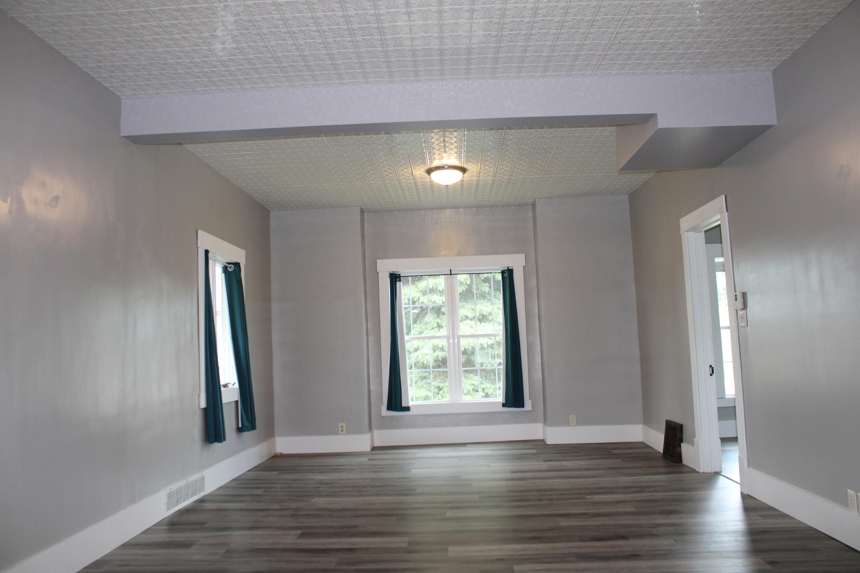 402 E Main St