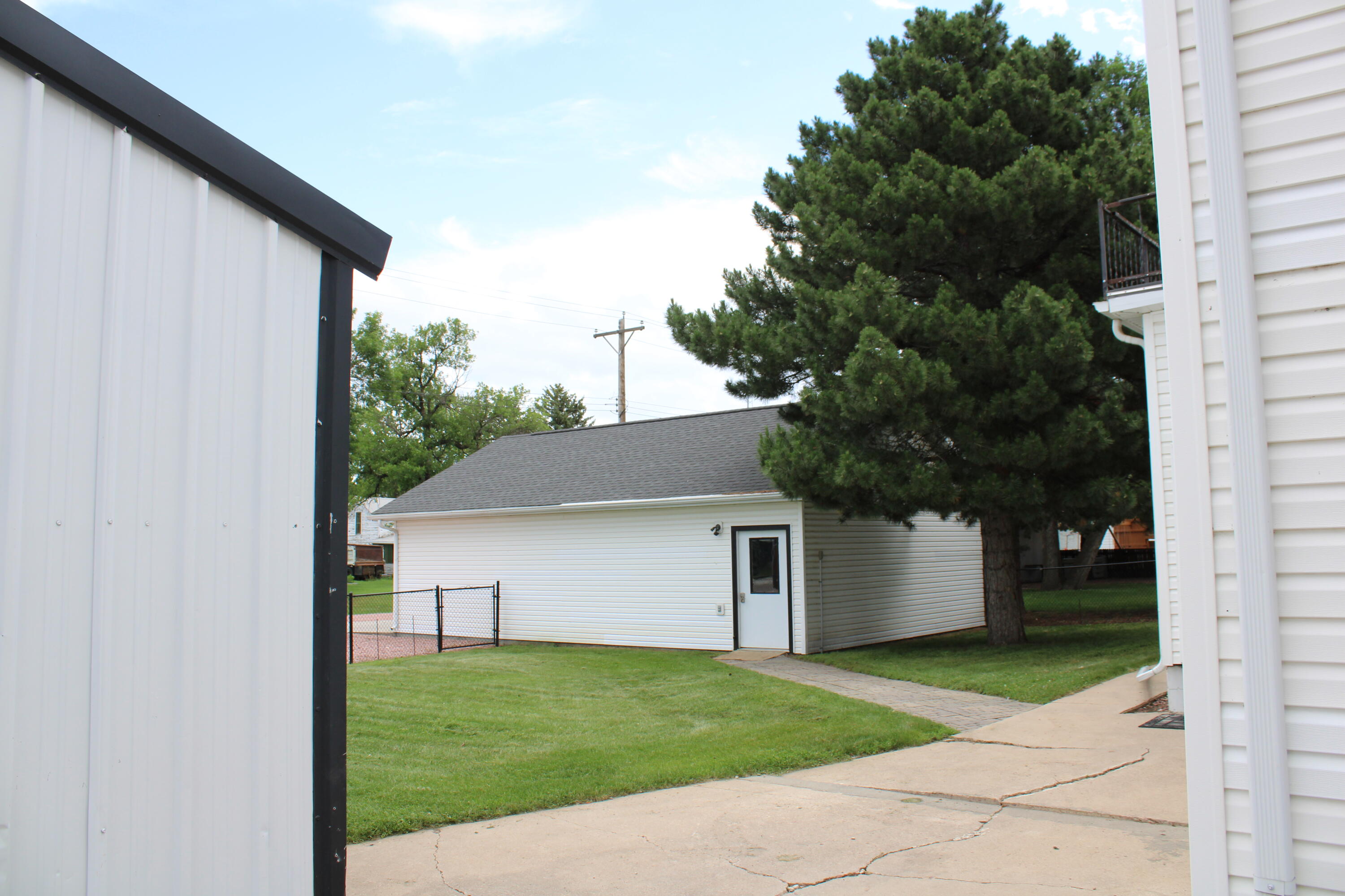 402 E Main St