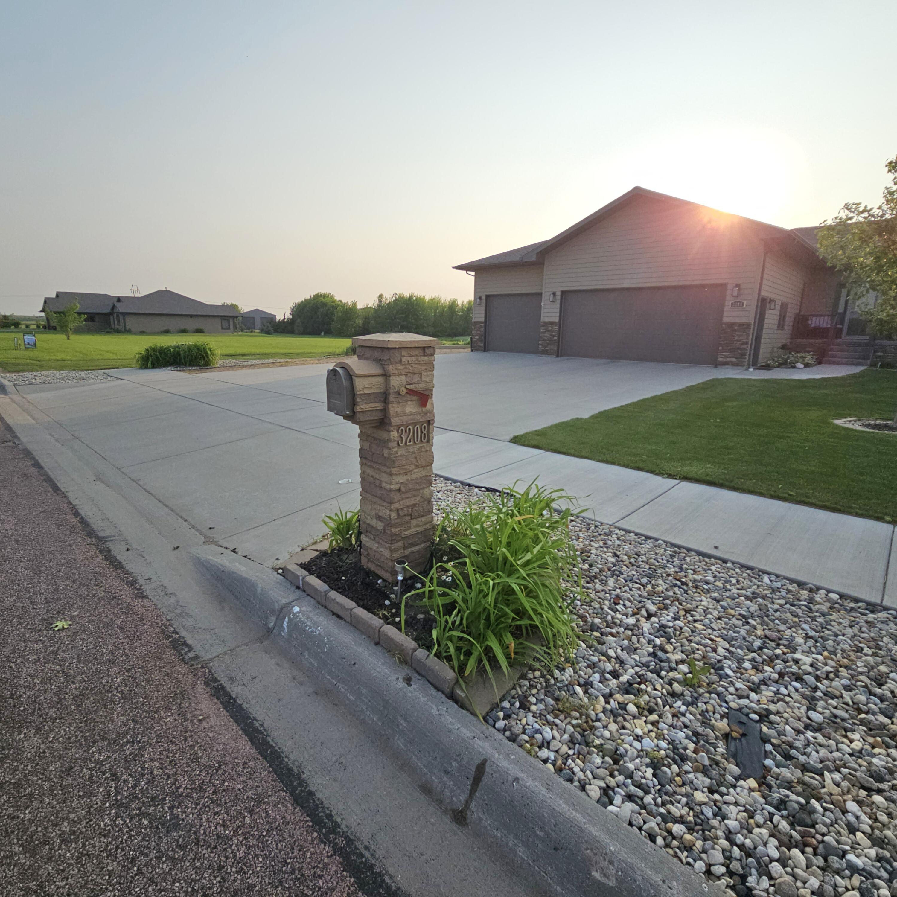 3208 Maui Dr