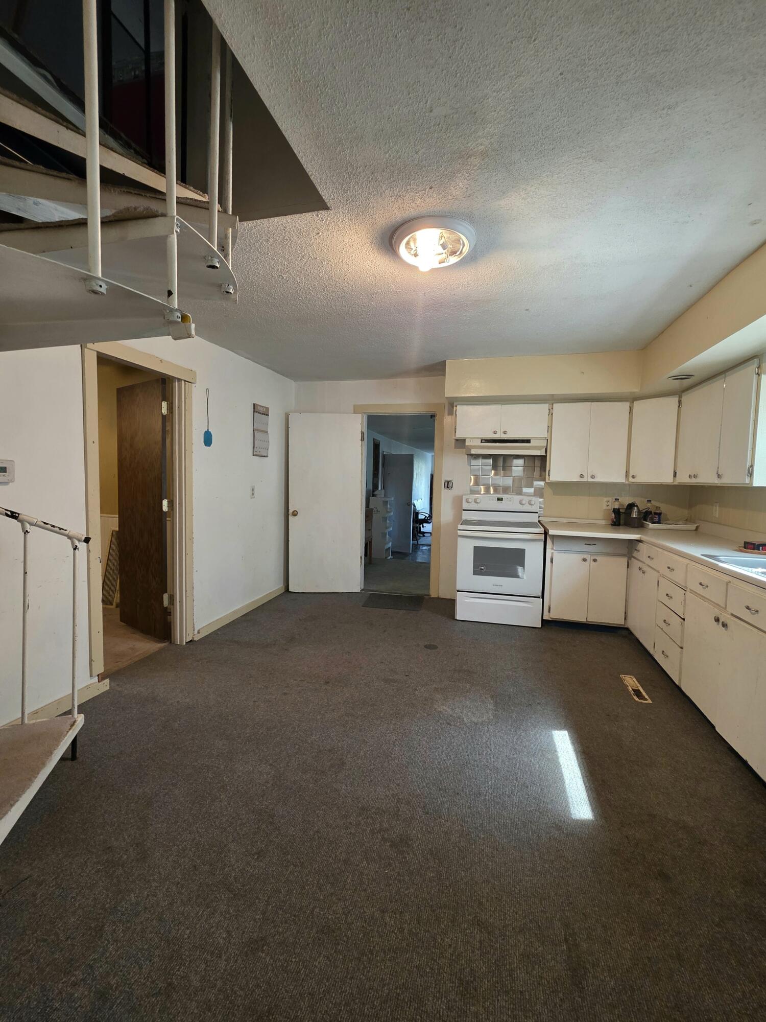 406 S Main St