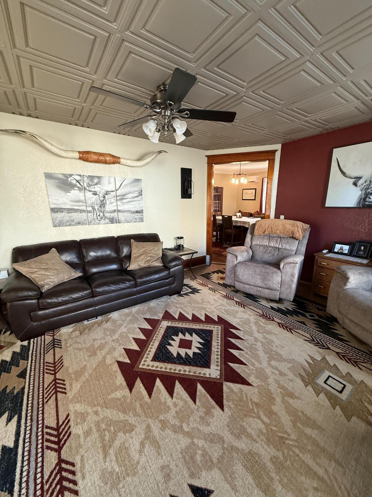 307 E Lawler Cir