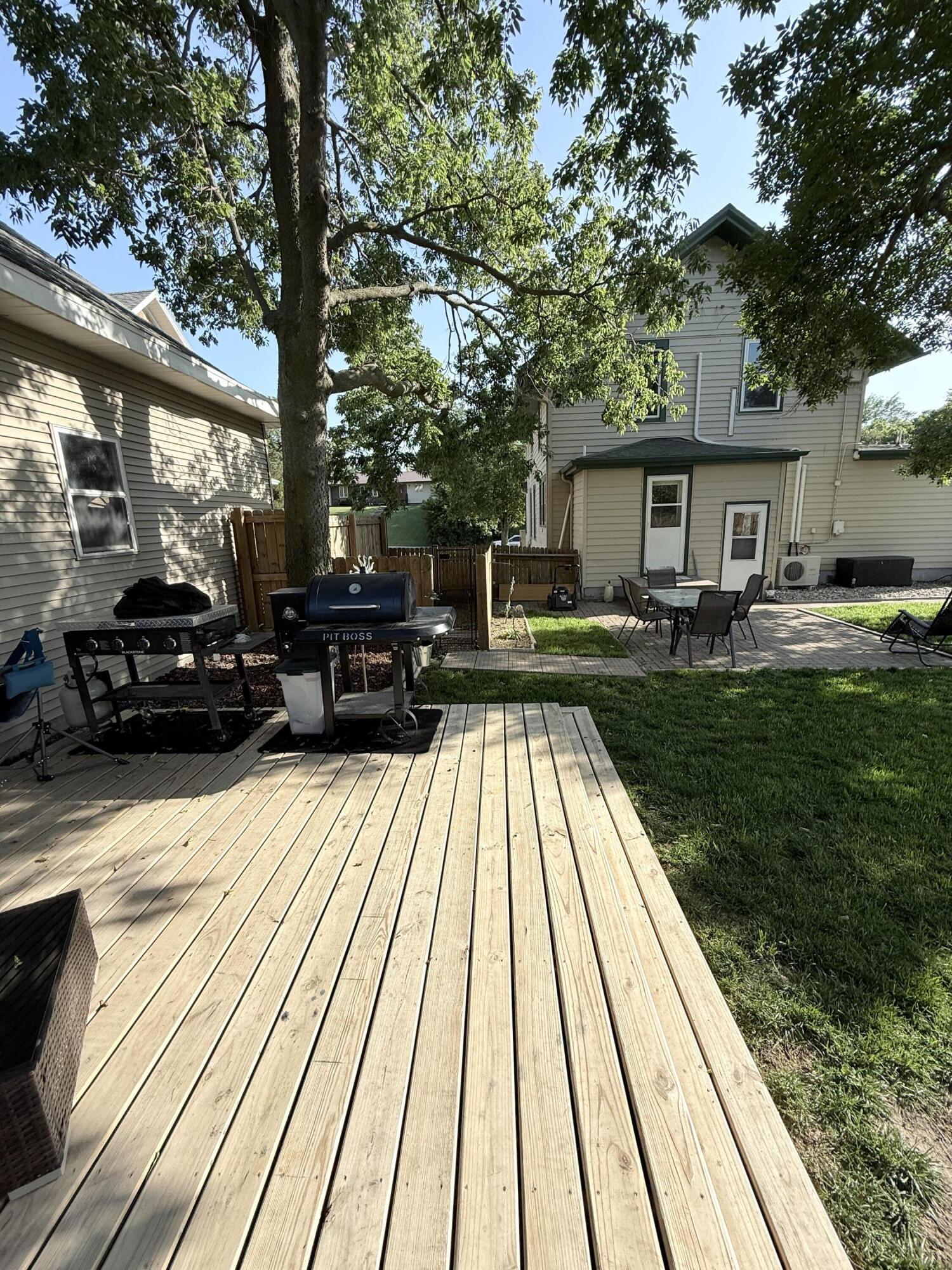 307 E Lawler Cir