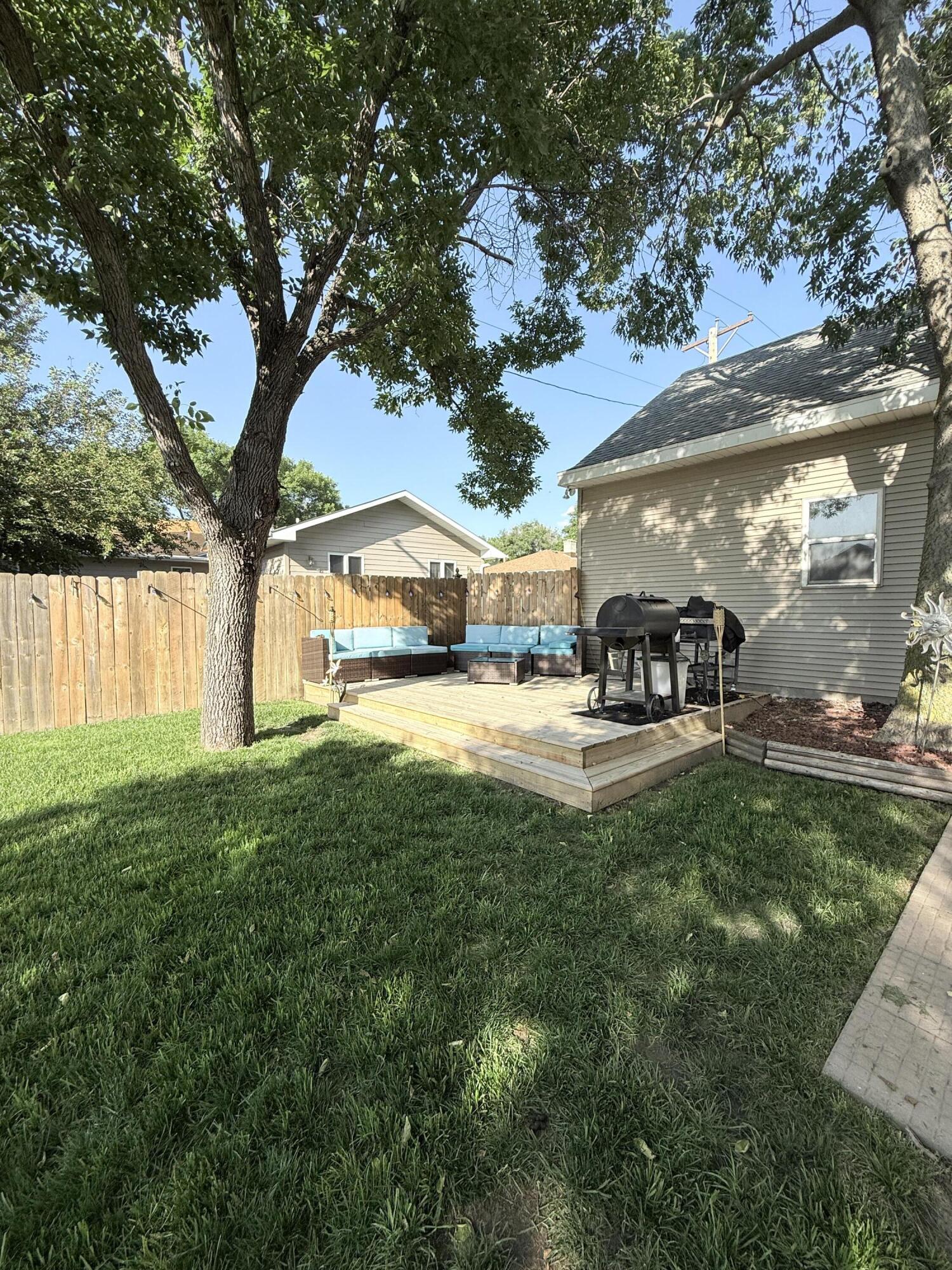 307 E Lawler Cir
