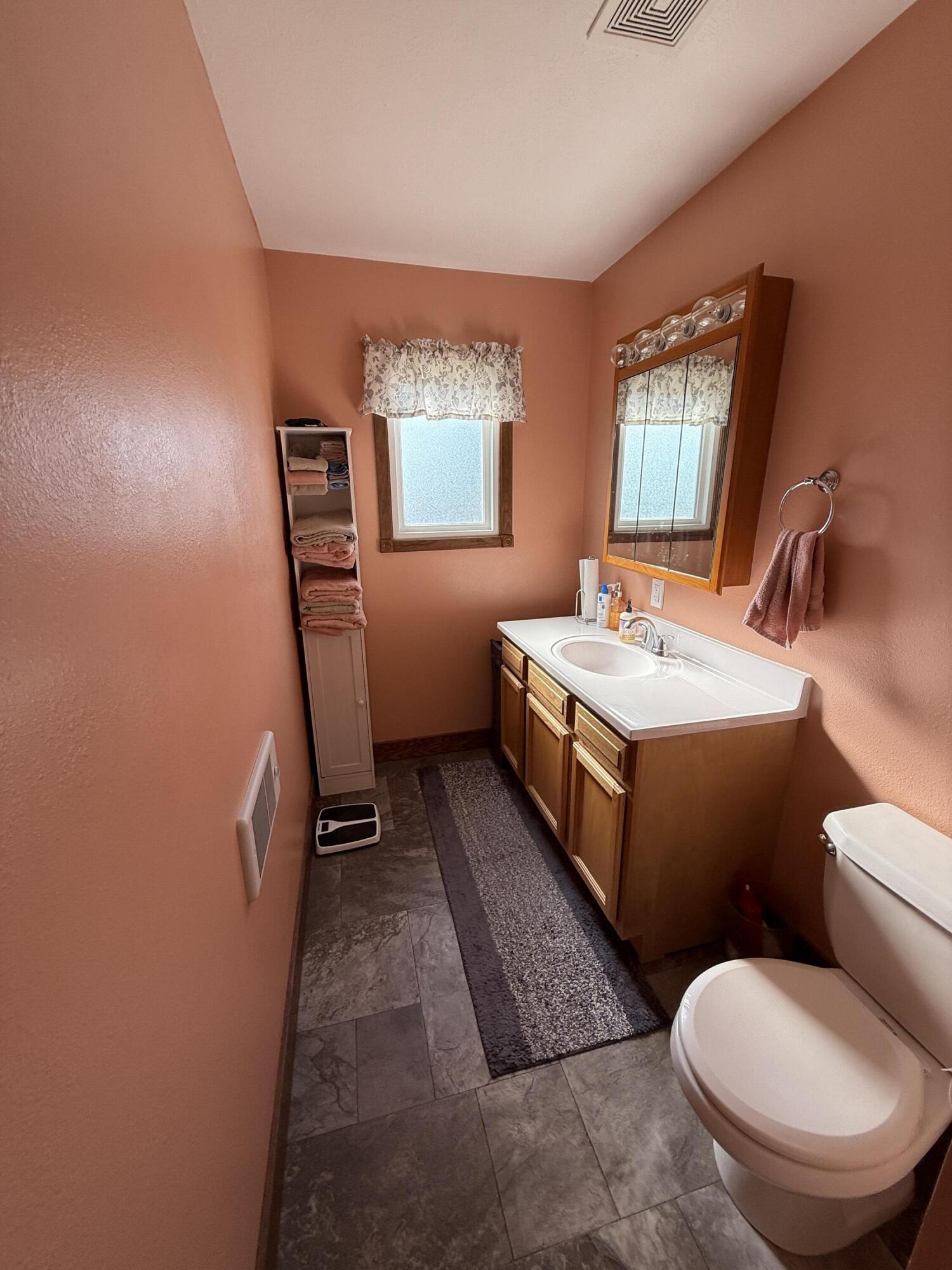 307 E Lawler Cir