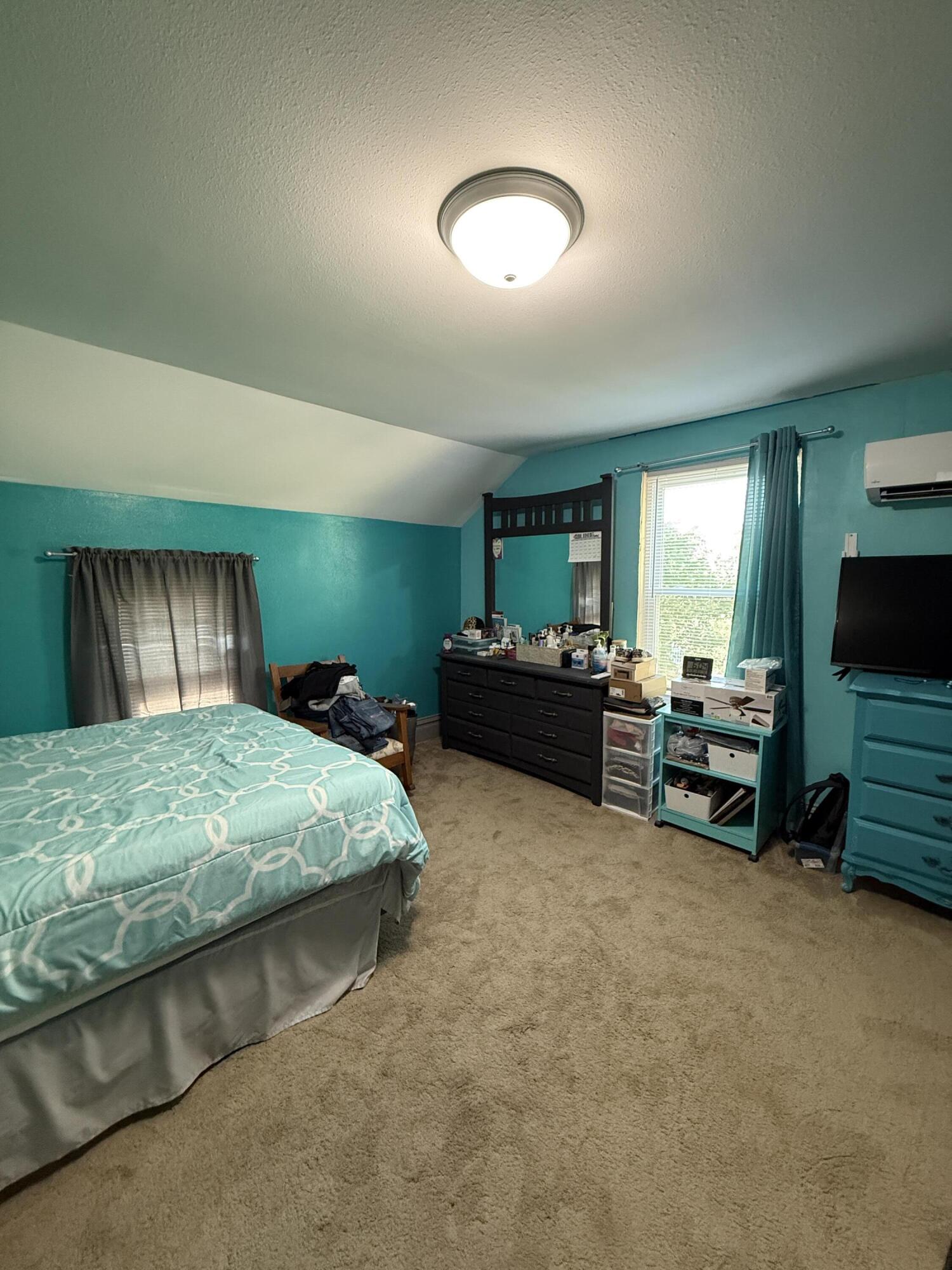 307 E Lawler Cir