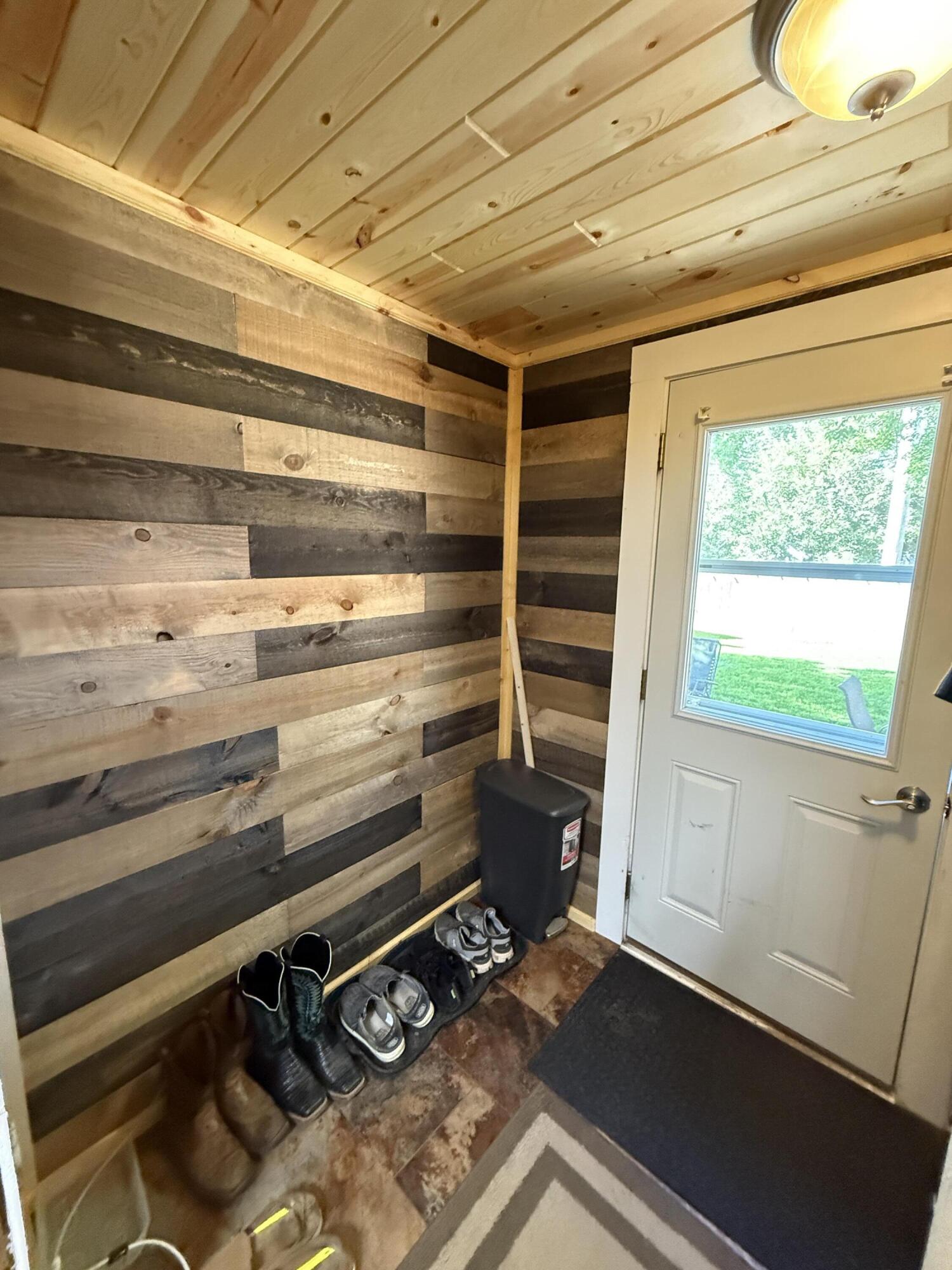 307 E Lawler Cir