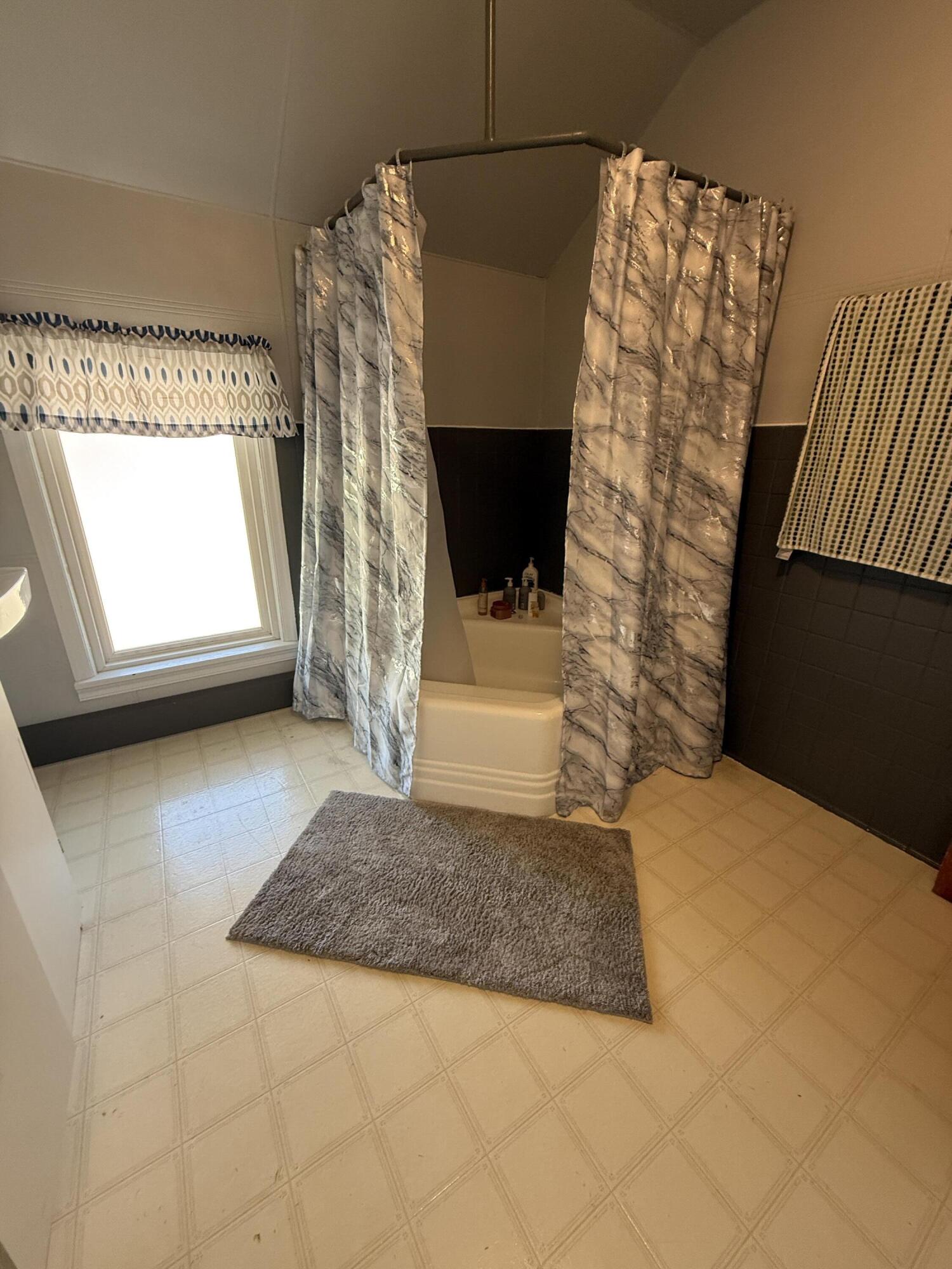307 E Lawler Cir