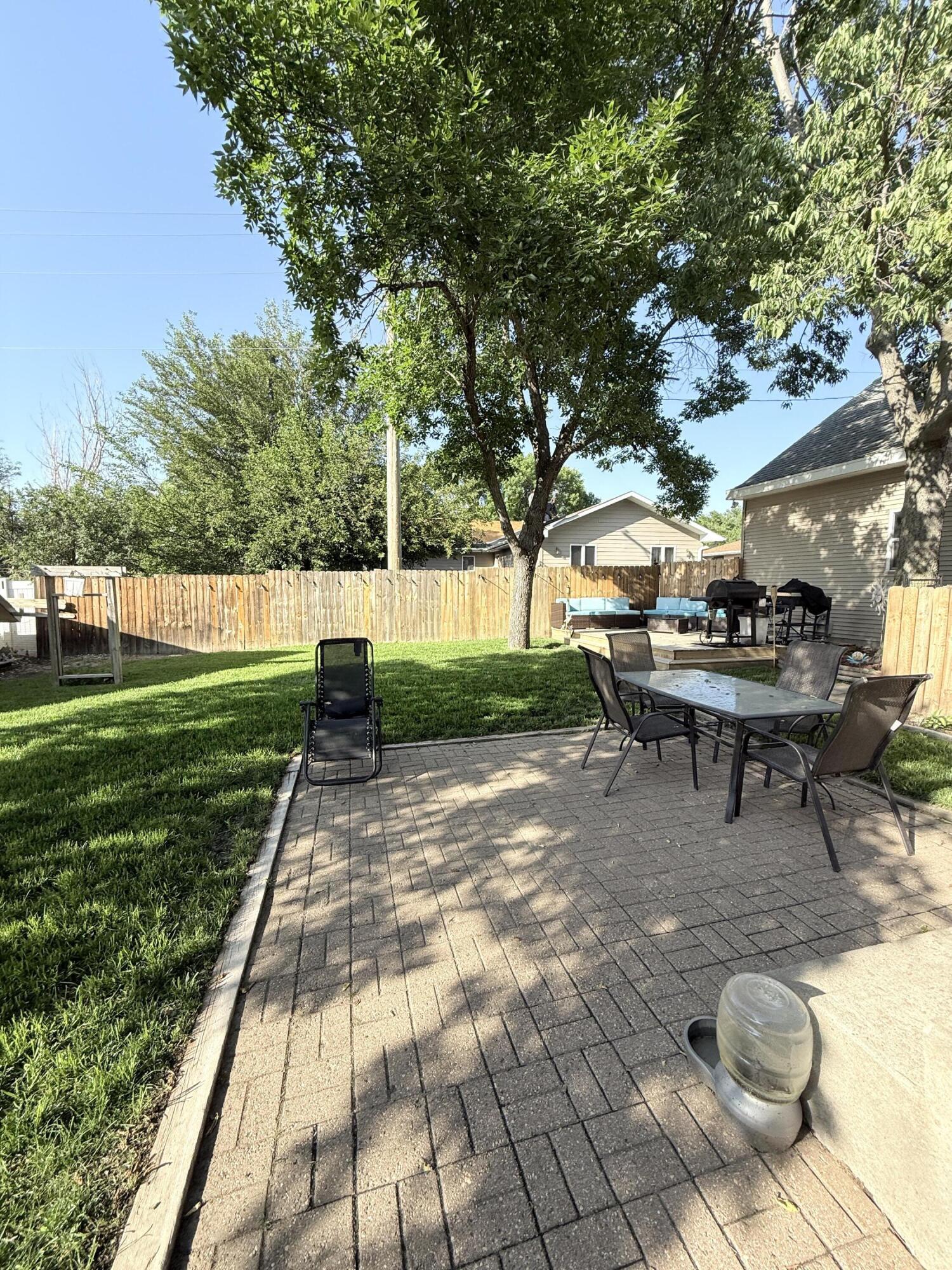 307 E Lawler Cir