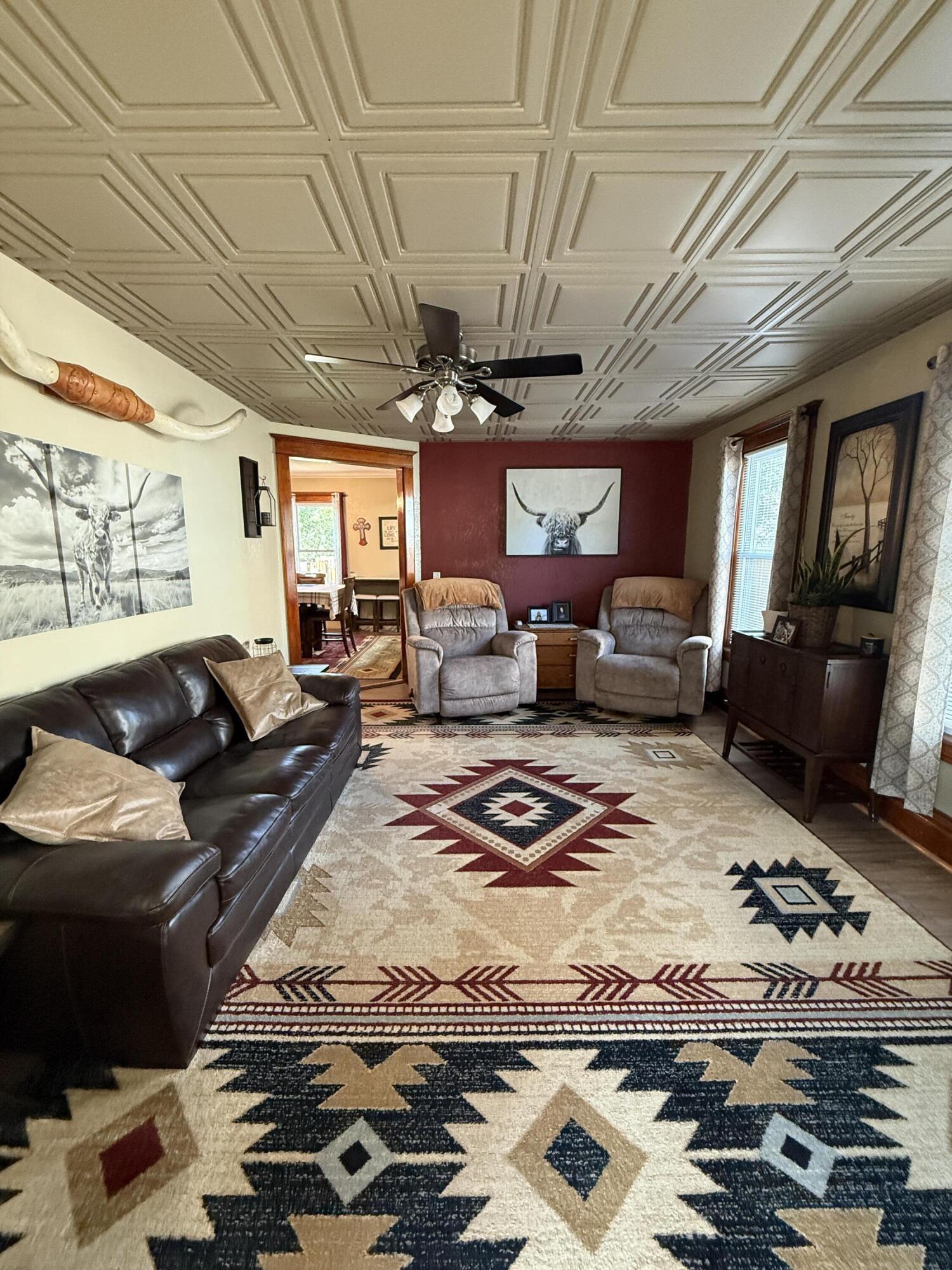 307 E Lawler Cir