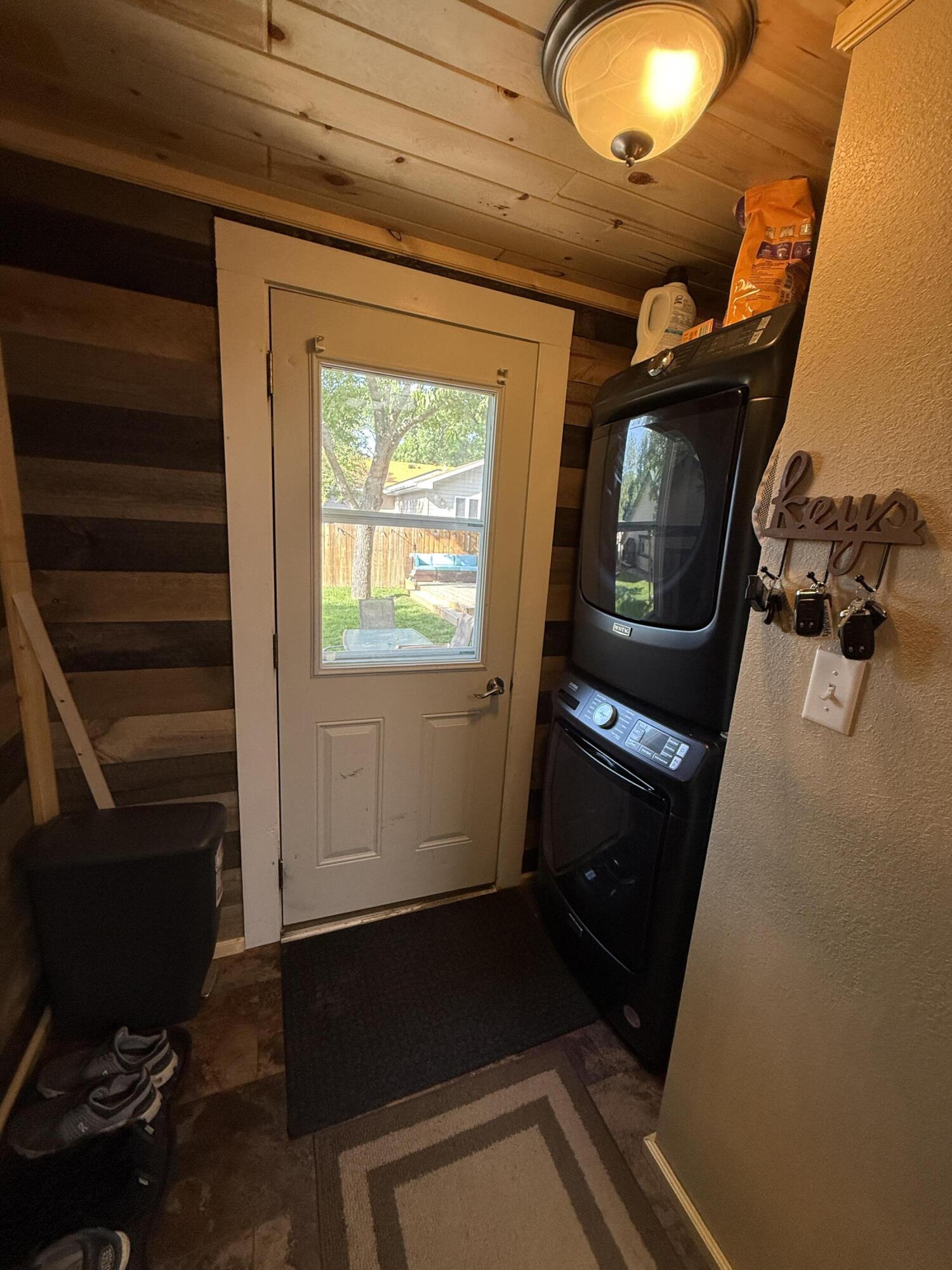 307 E Lawler Cir