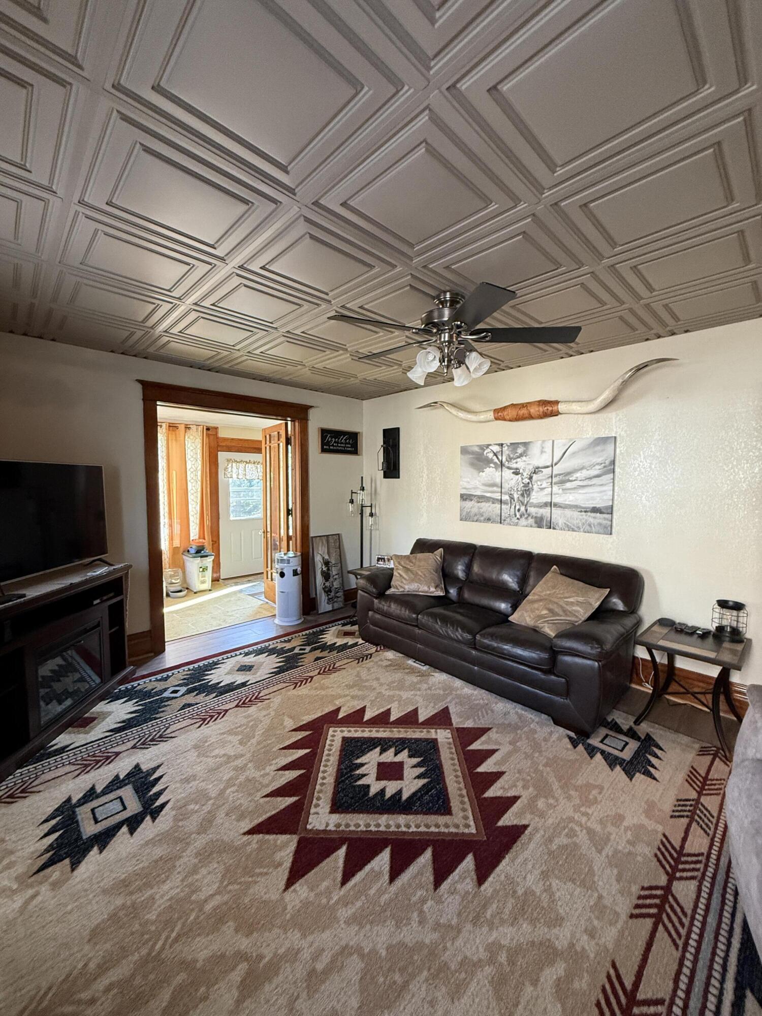 307 E Lawler Cir