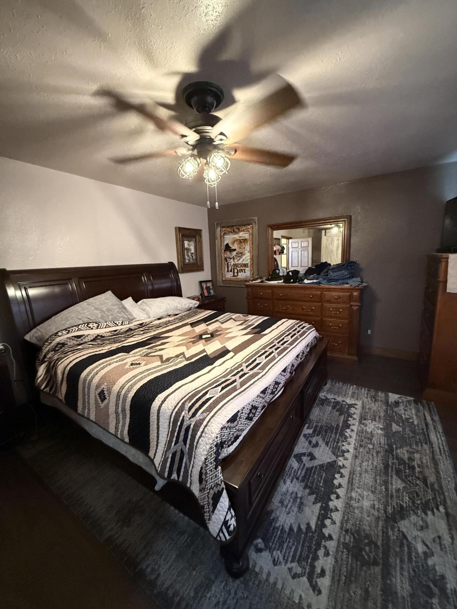 307 E Lawler Cir