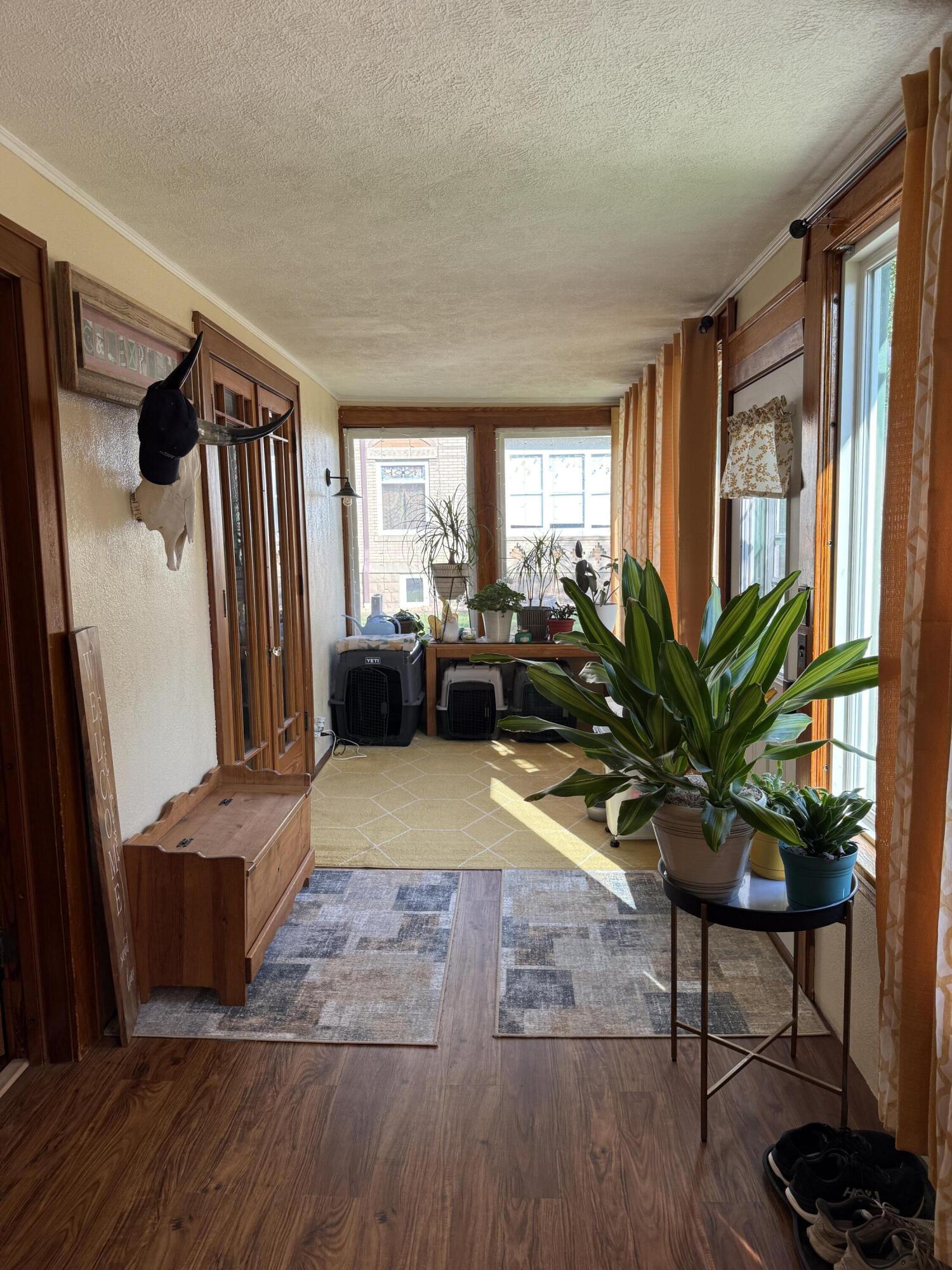307 E Lawler Cir