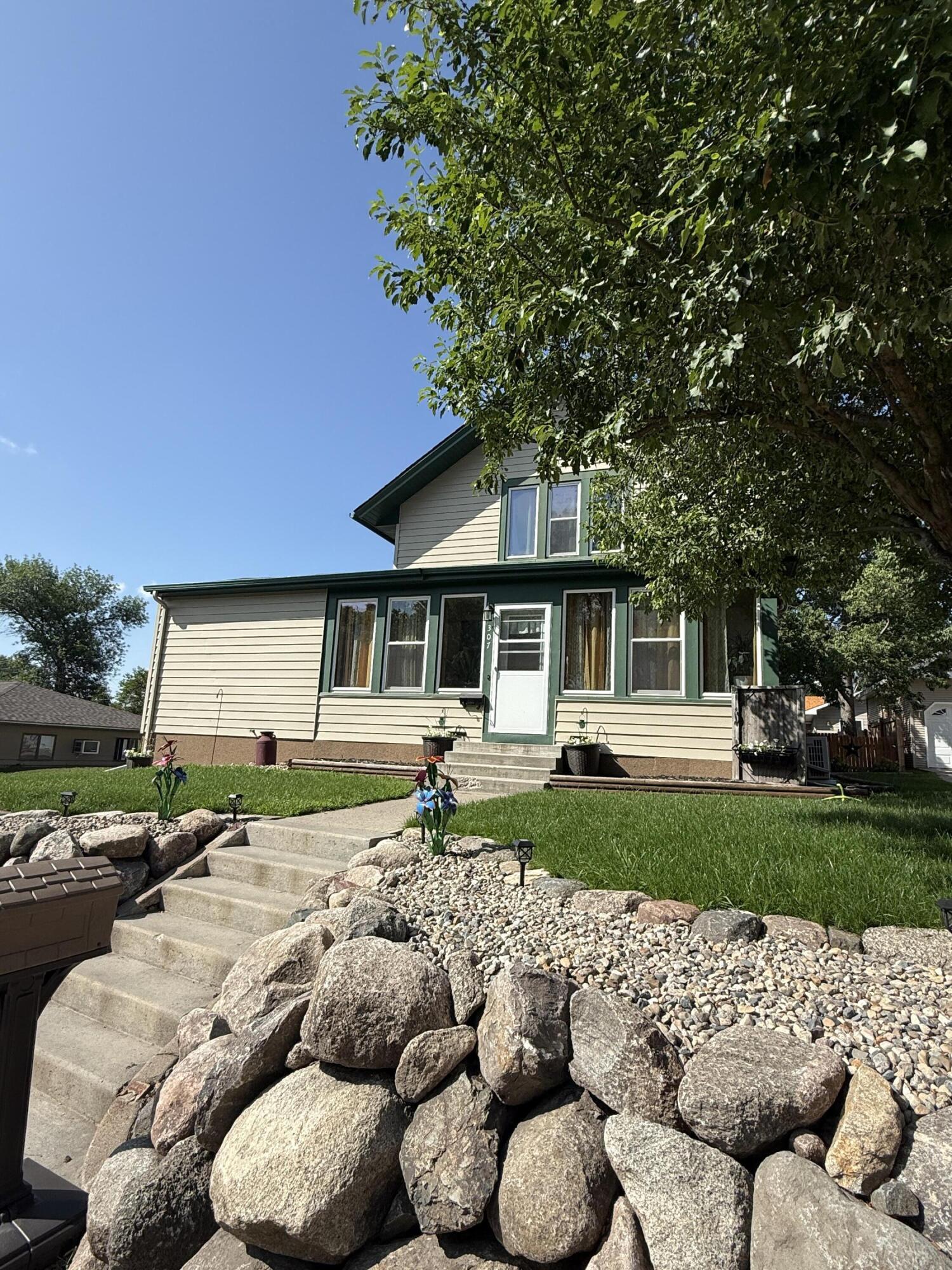 307 E Lawler Cir