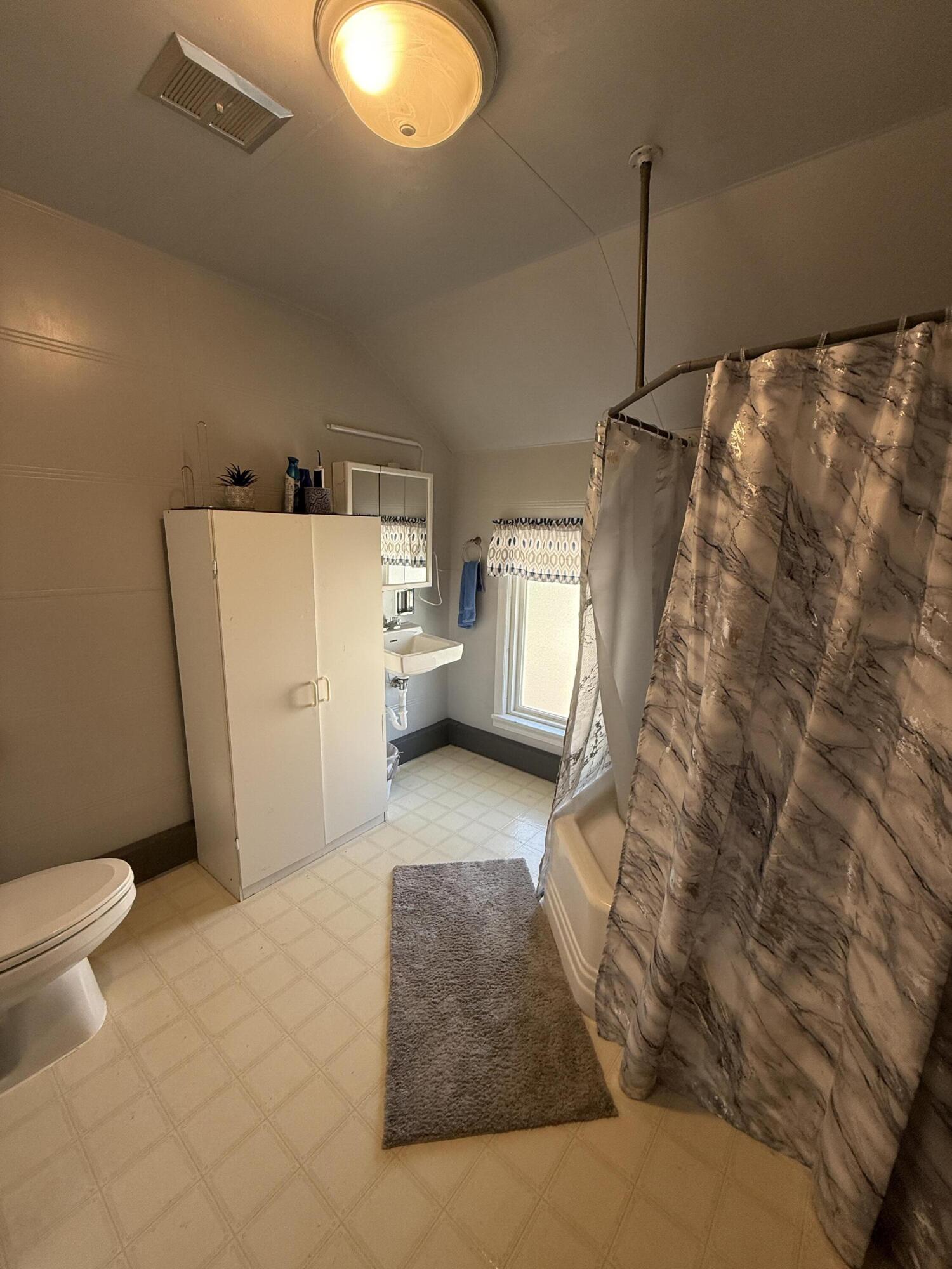 307 E Lawler Cir