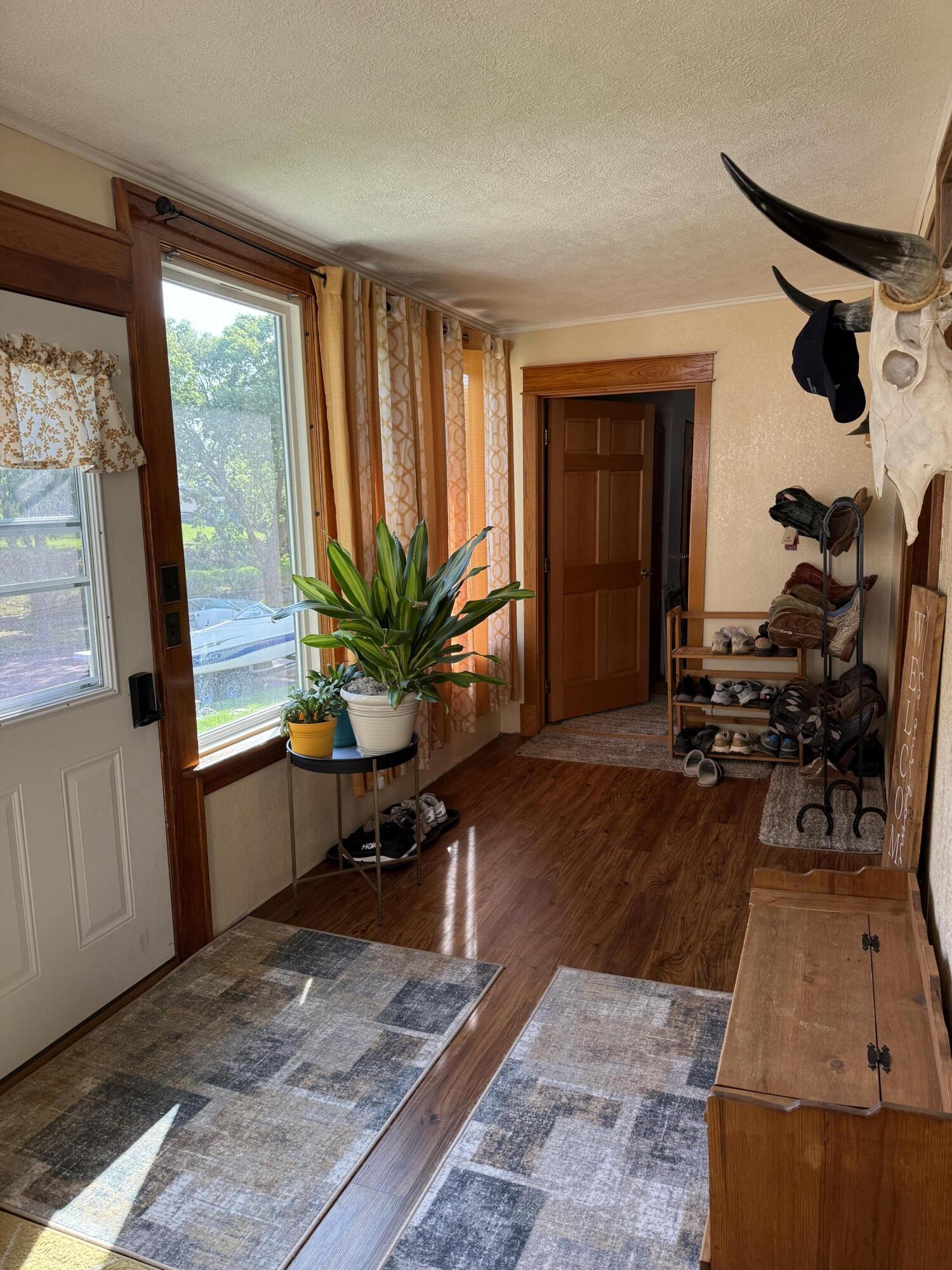 307 E Lawler Cir