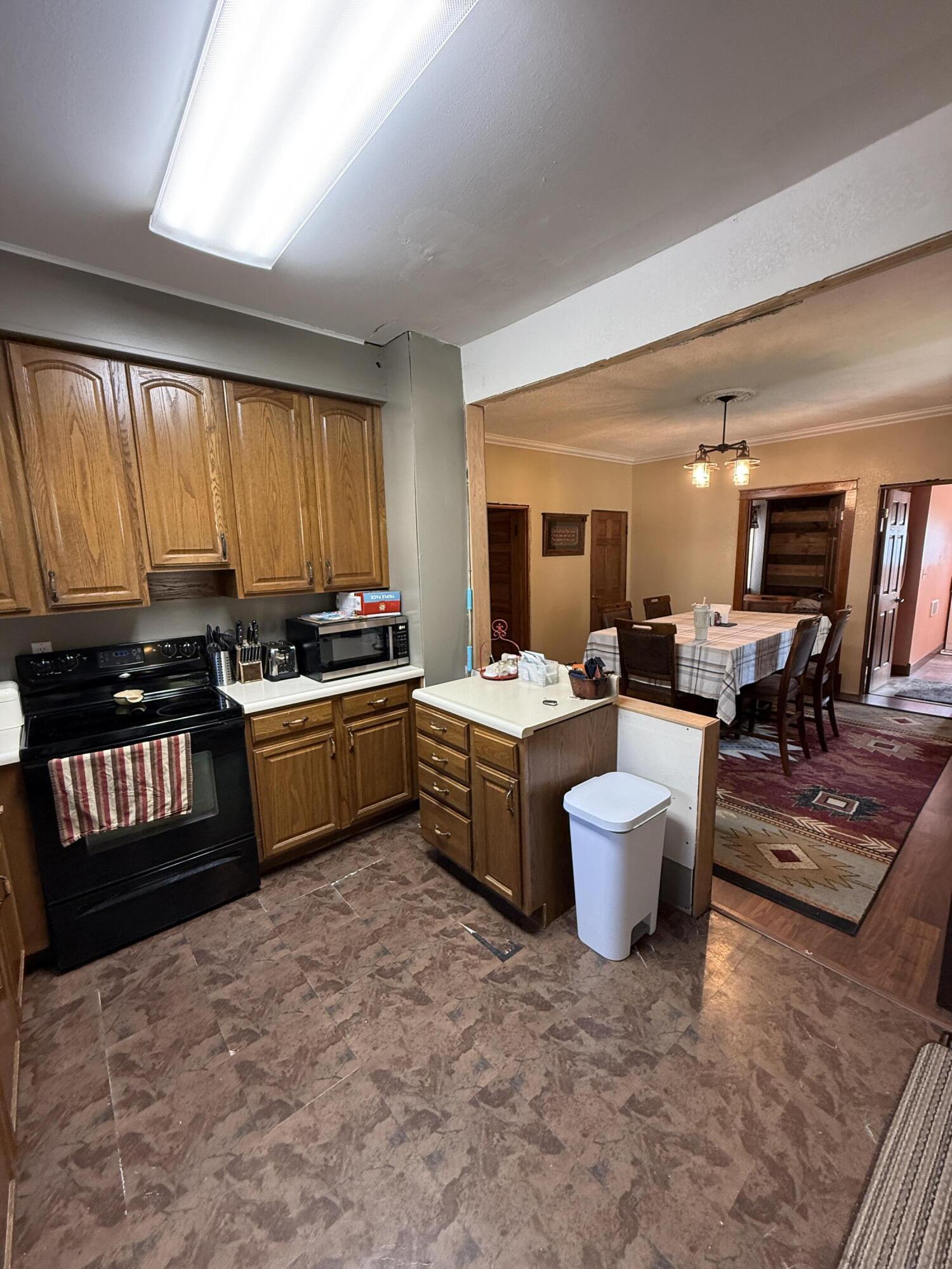 307 E Lawler Cir