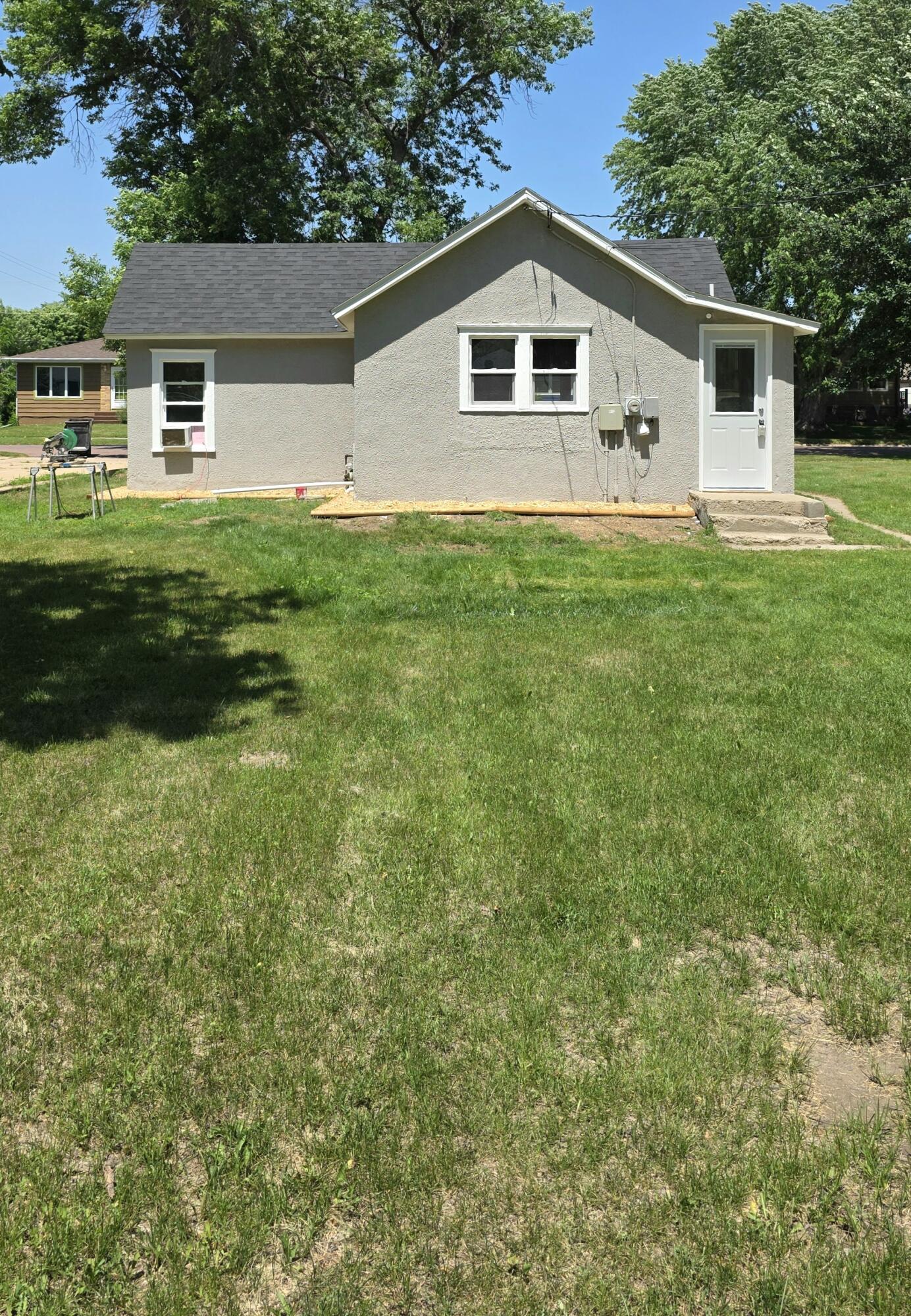 1305 E Hanson Ave