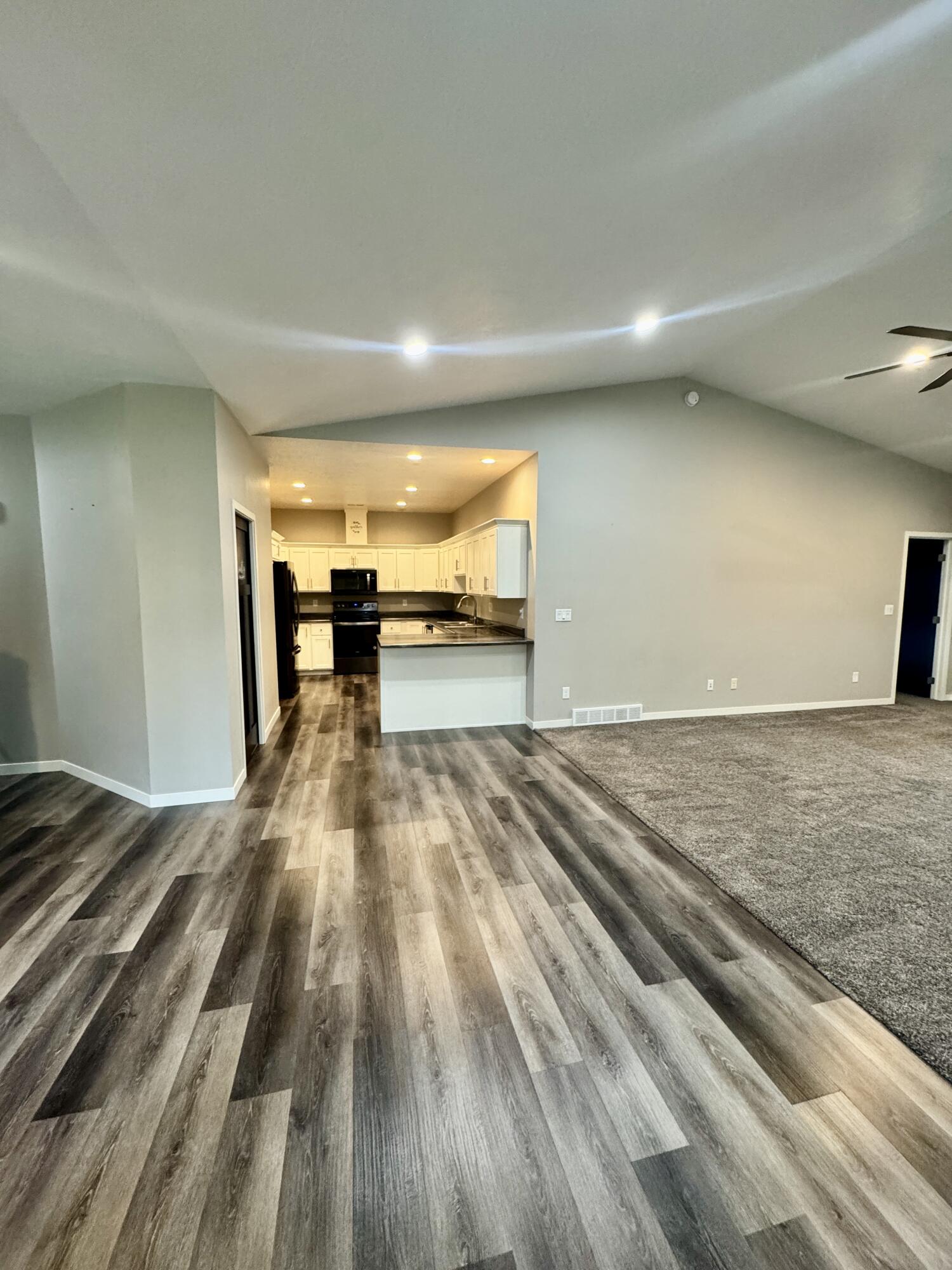 1422 W 20th Ave