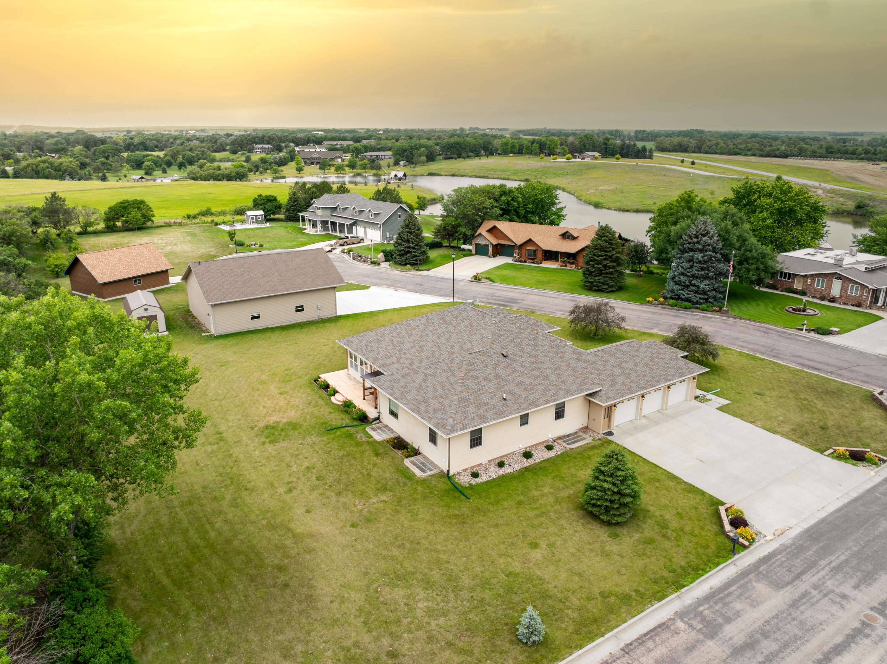 901 Estates Dr