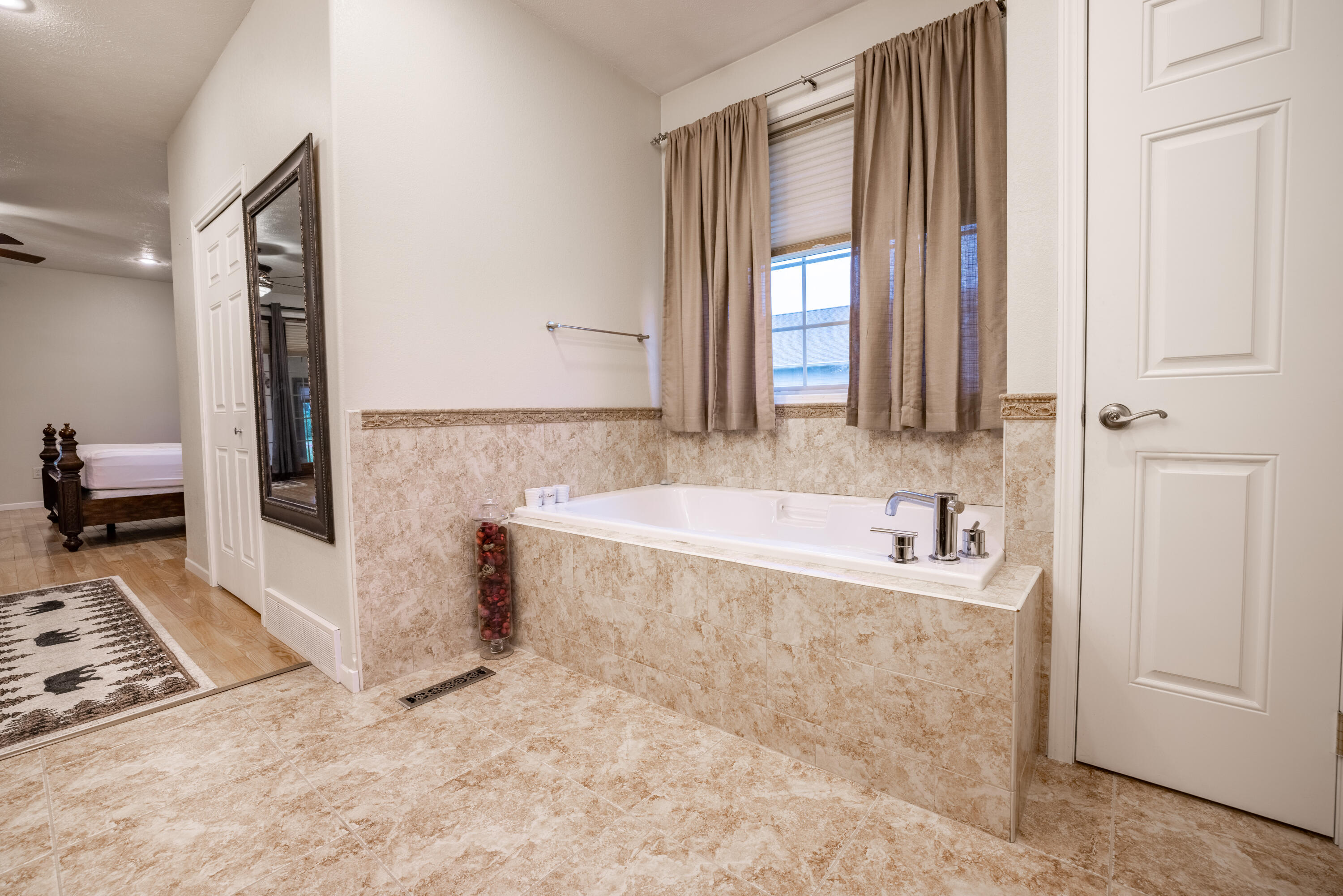 901 Estates Dr