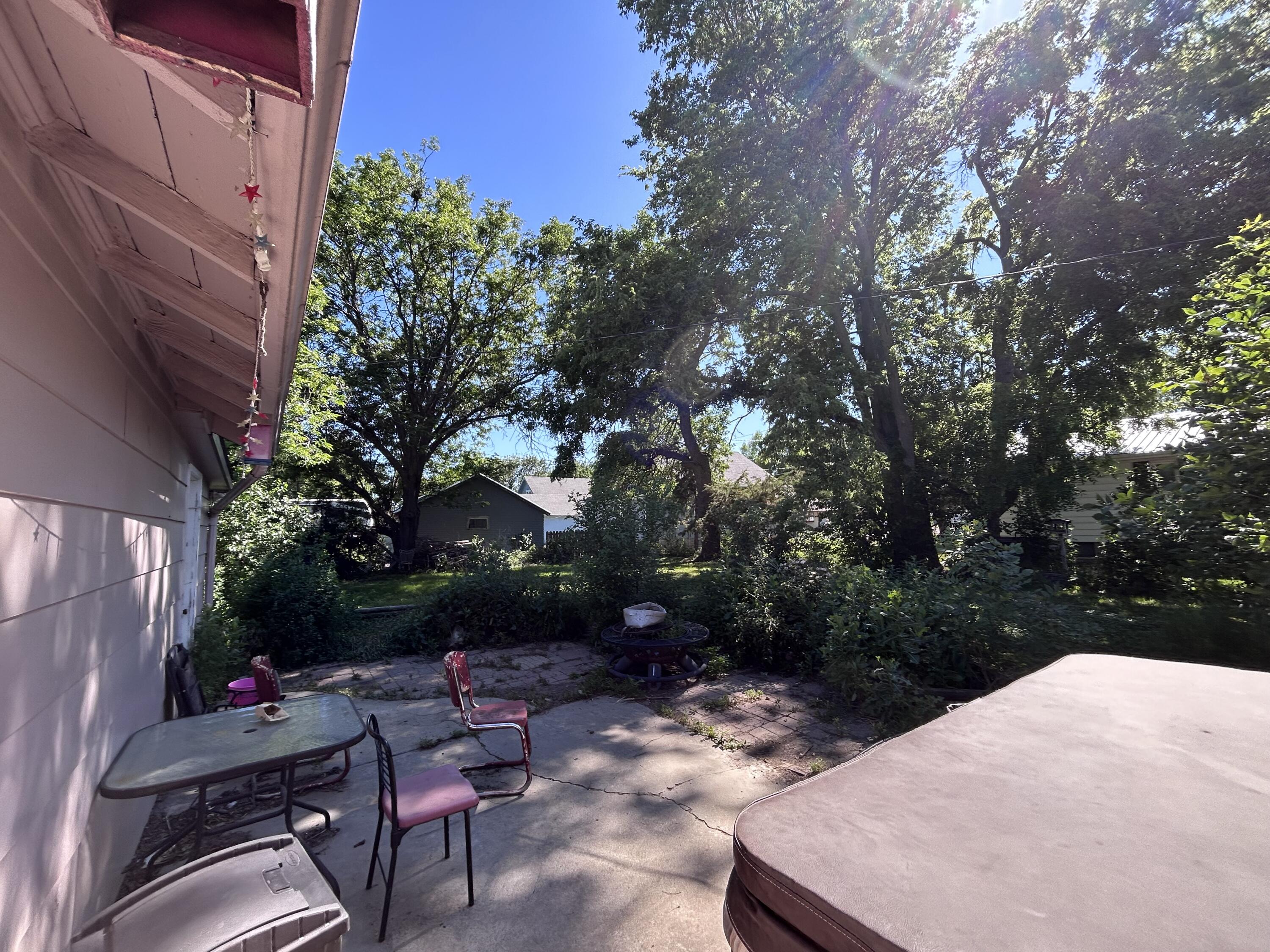 102 E Walnut