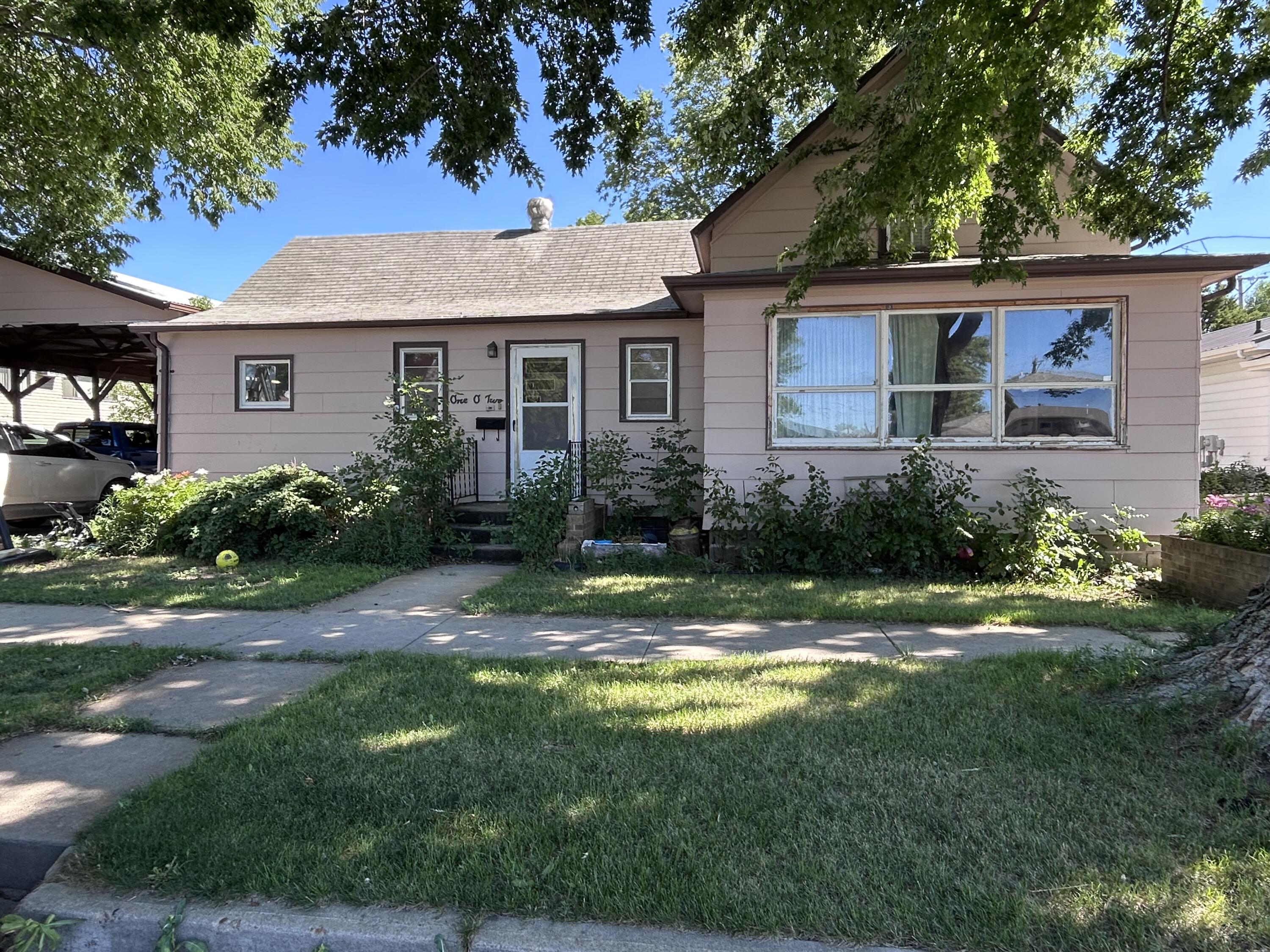 102 E Walnut