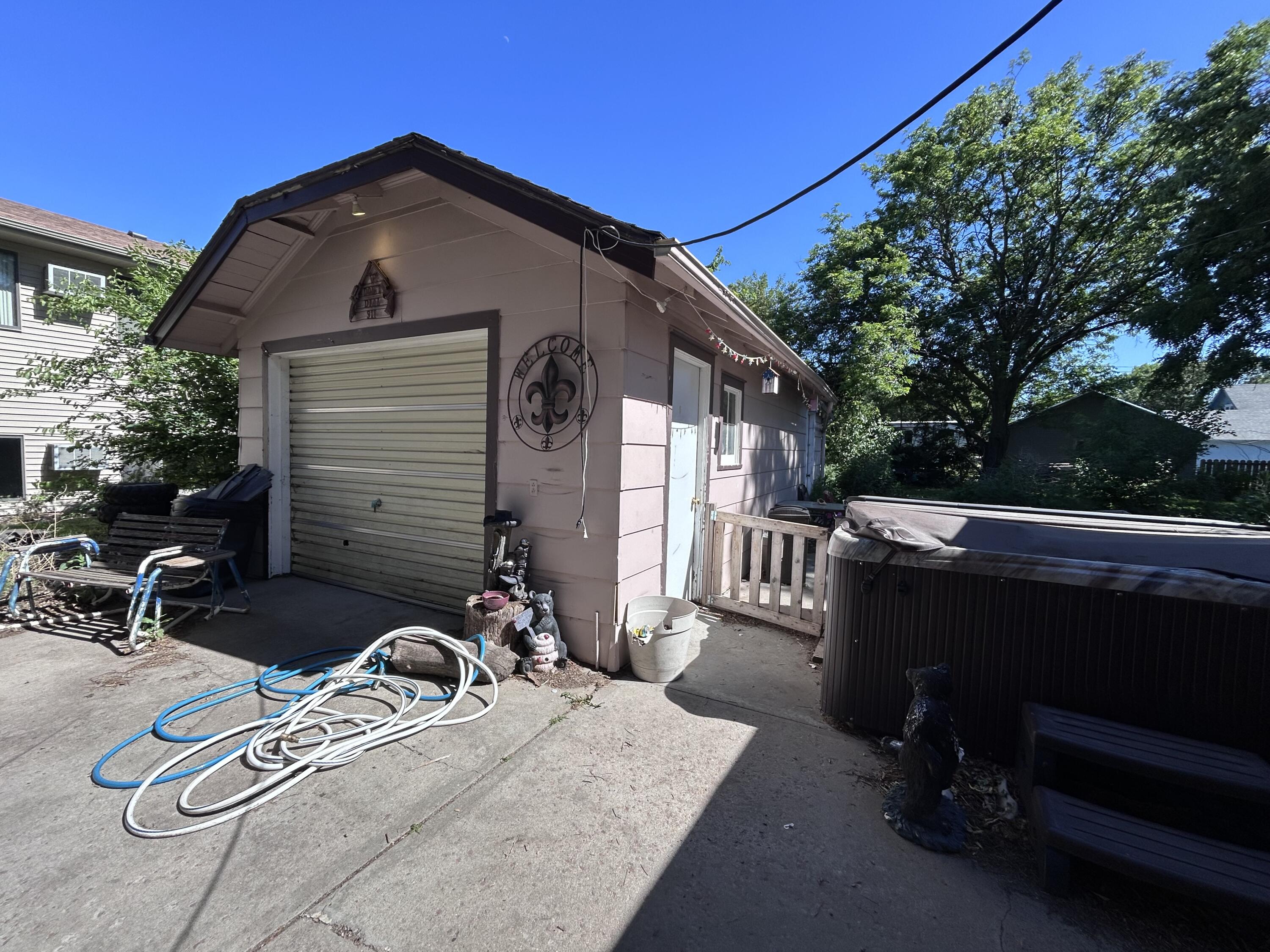 102 E Walnut