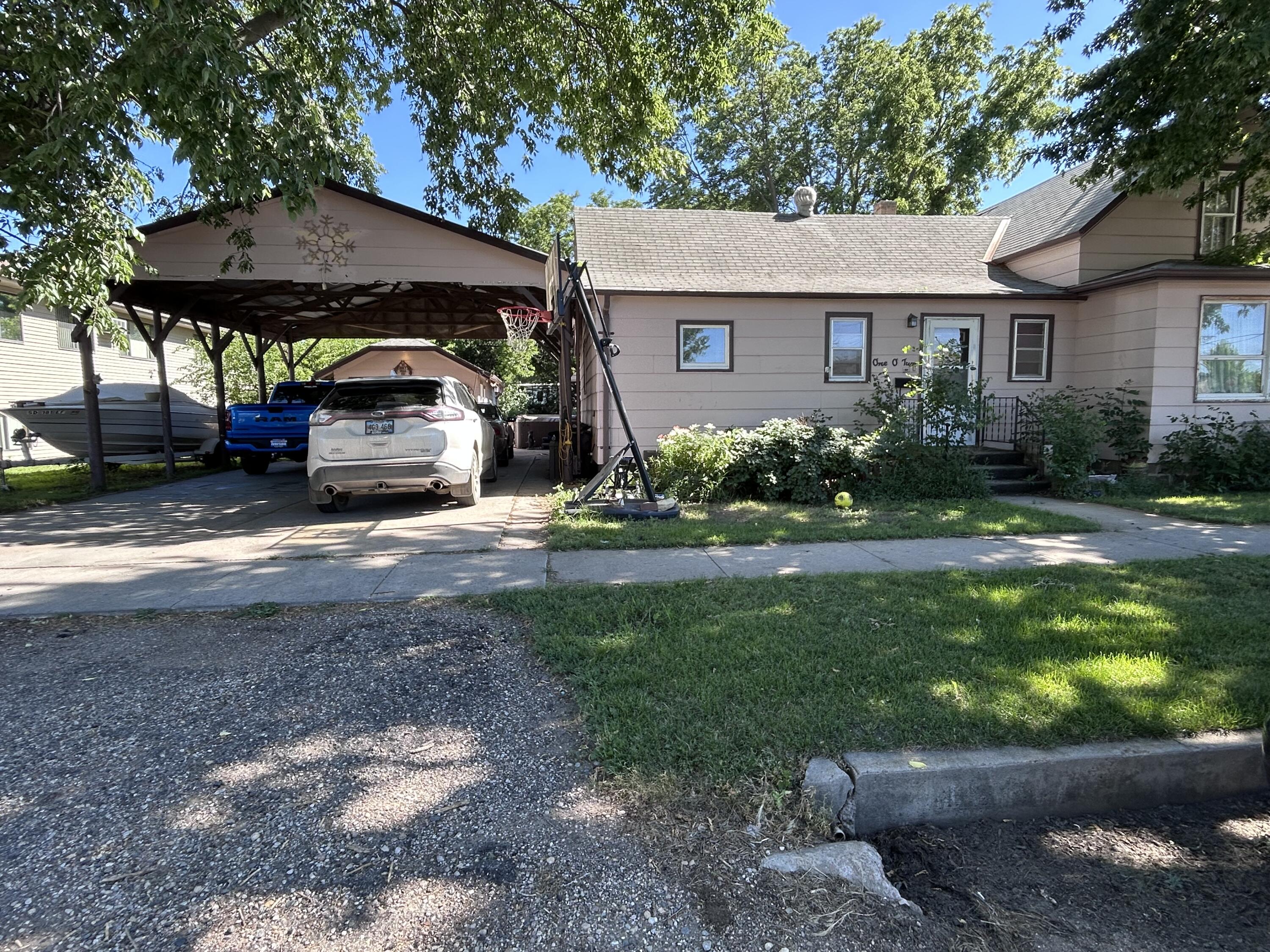 102 E Walnut