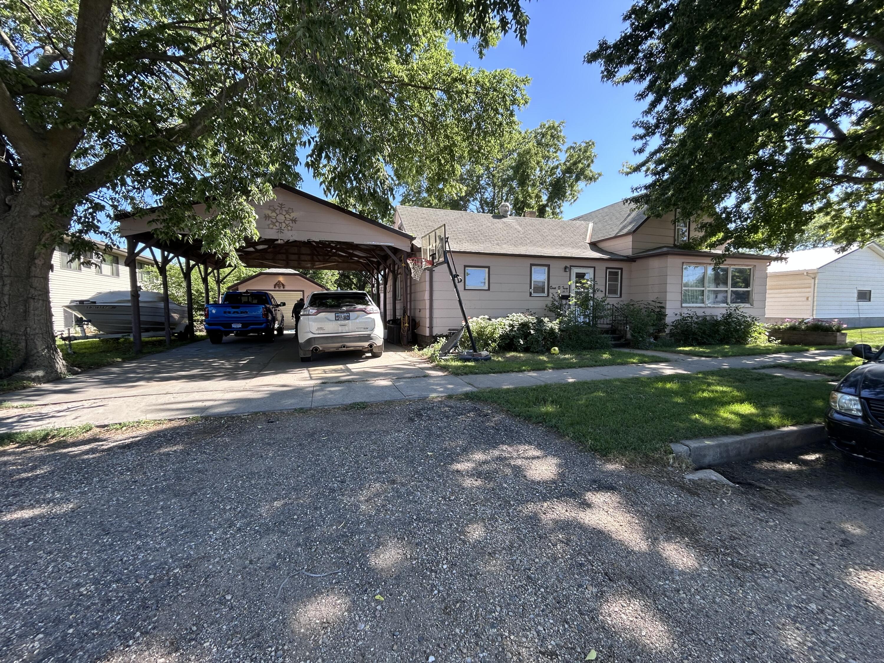 102 E Walnut