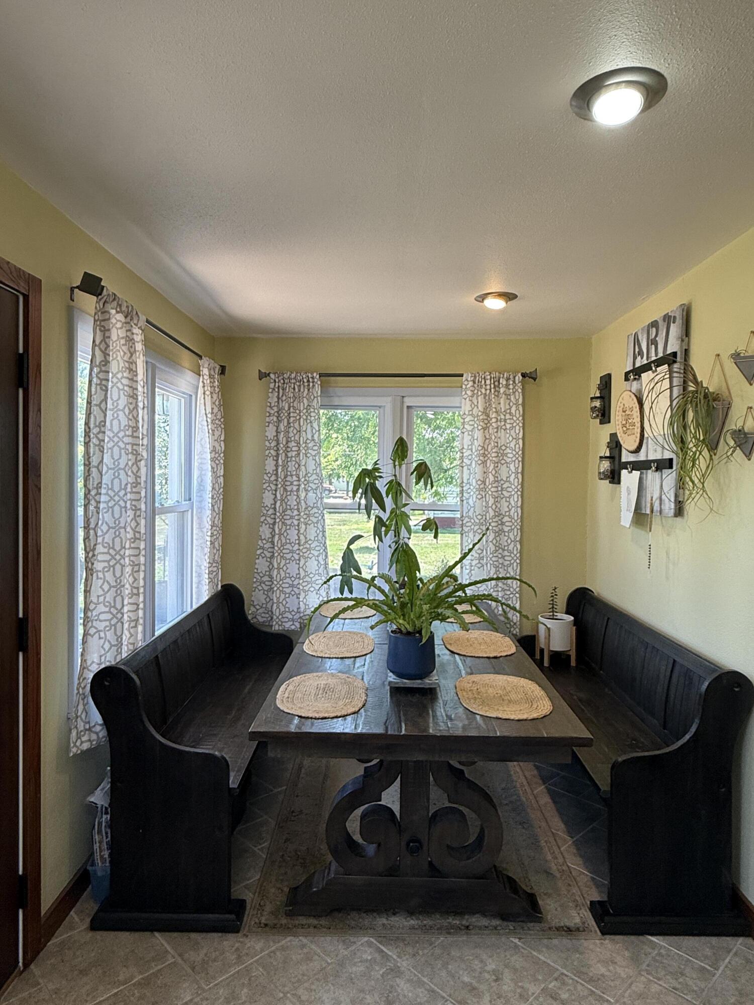 102 S King St