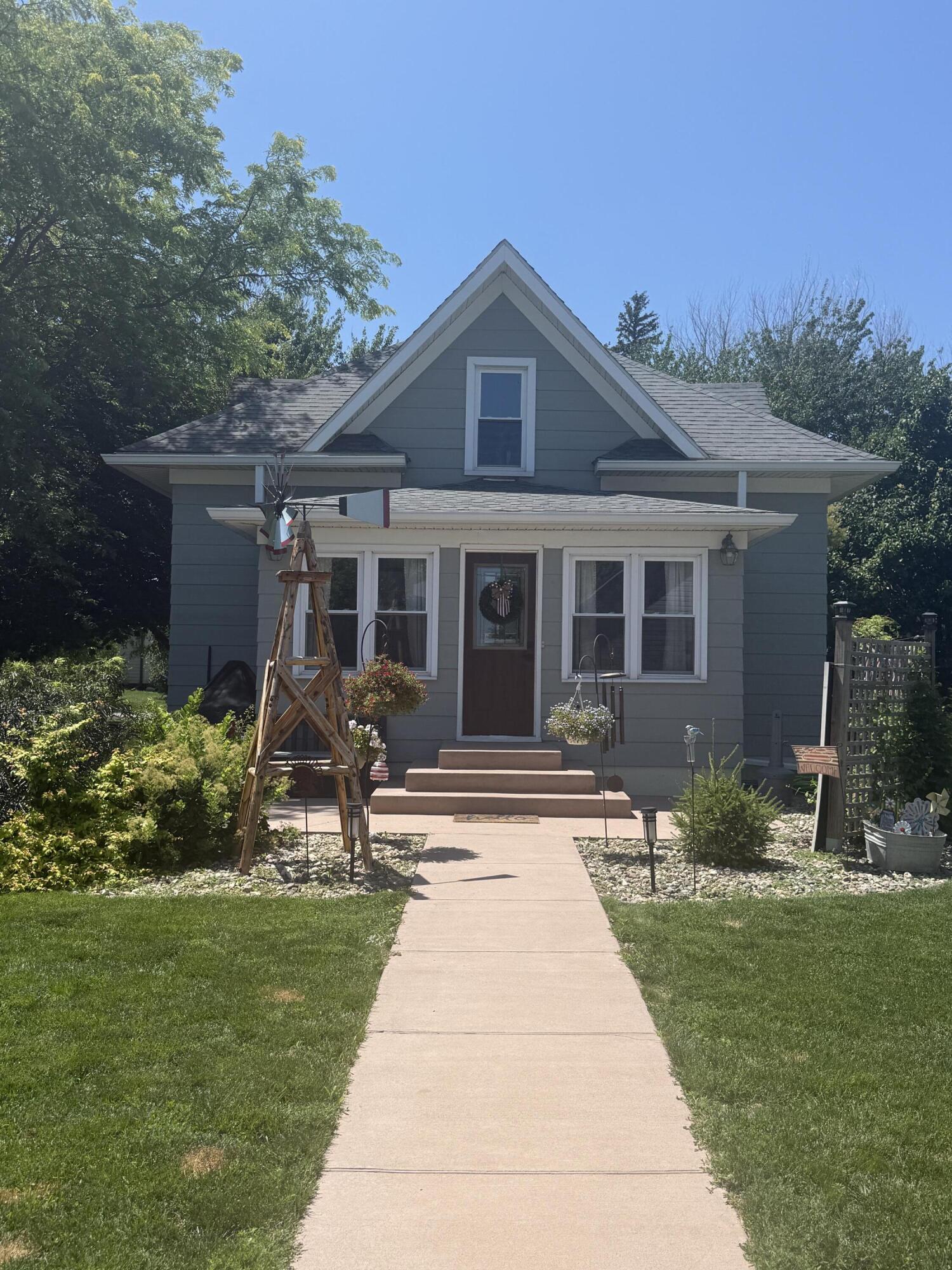 102 S King St