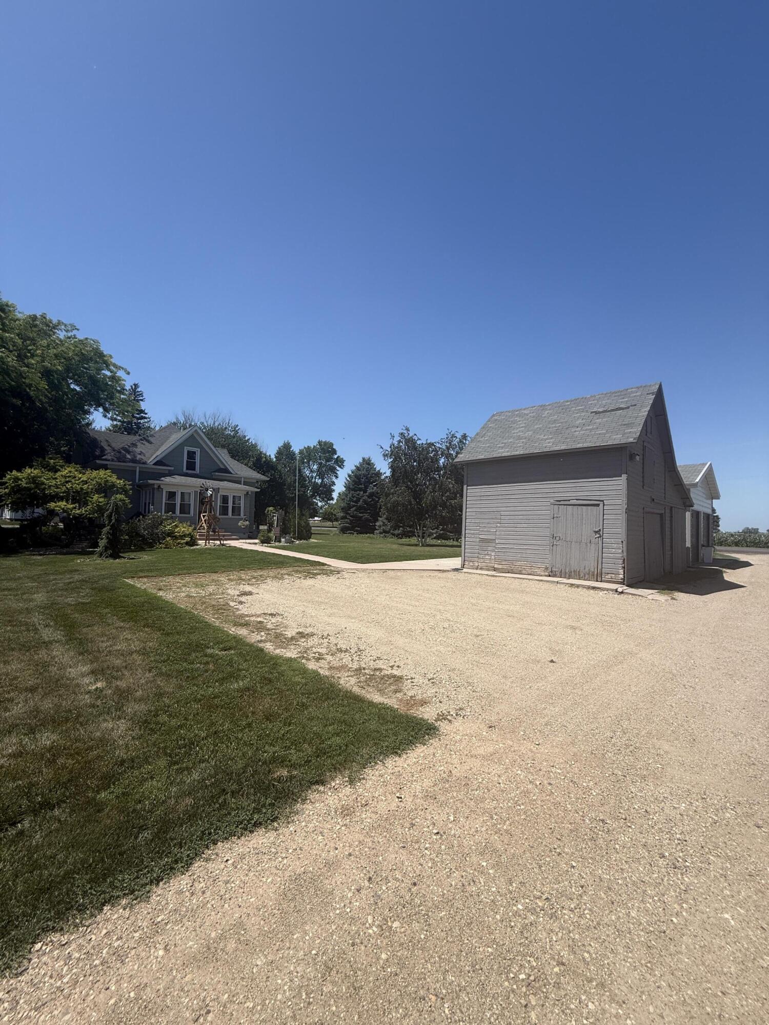 102 S King St